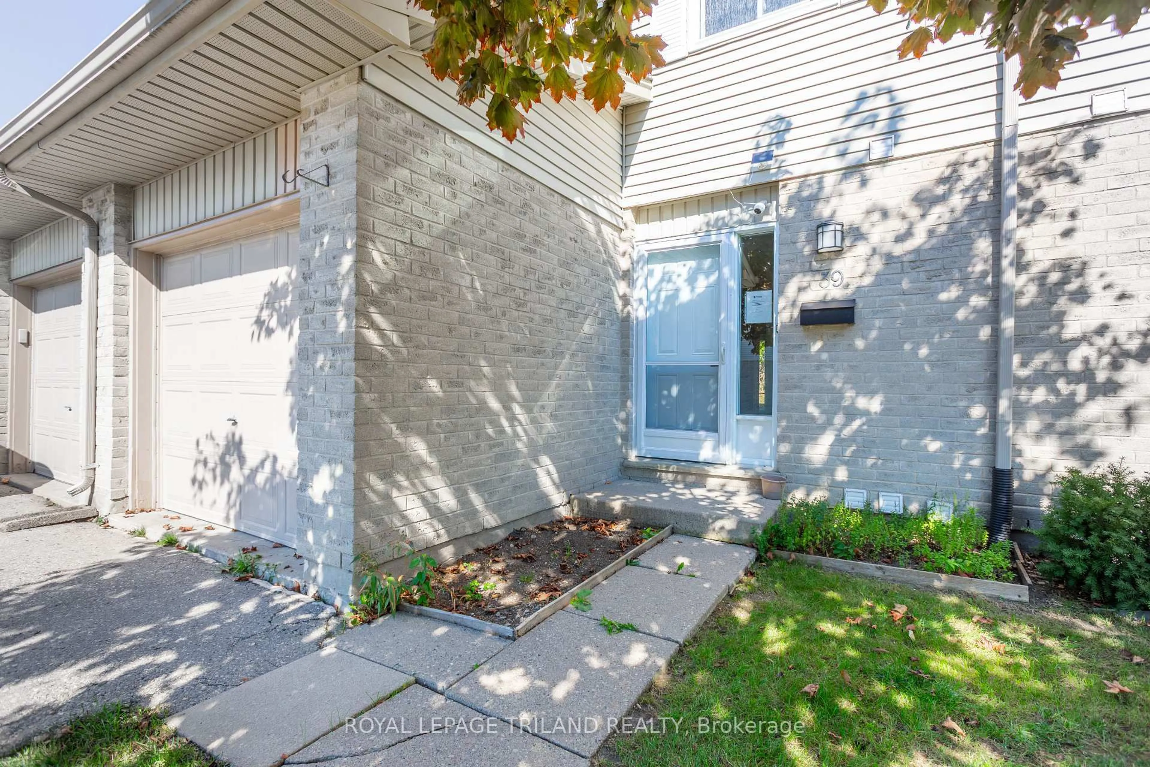Unknown for 30 Clarendon Cres #39, London South Ontario N6C 5Y1