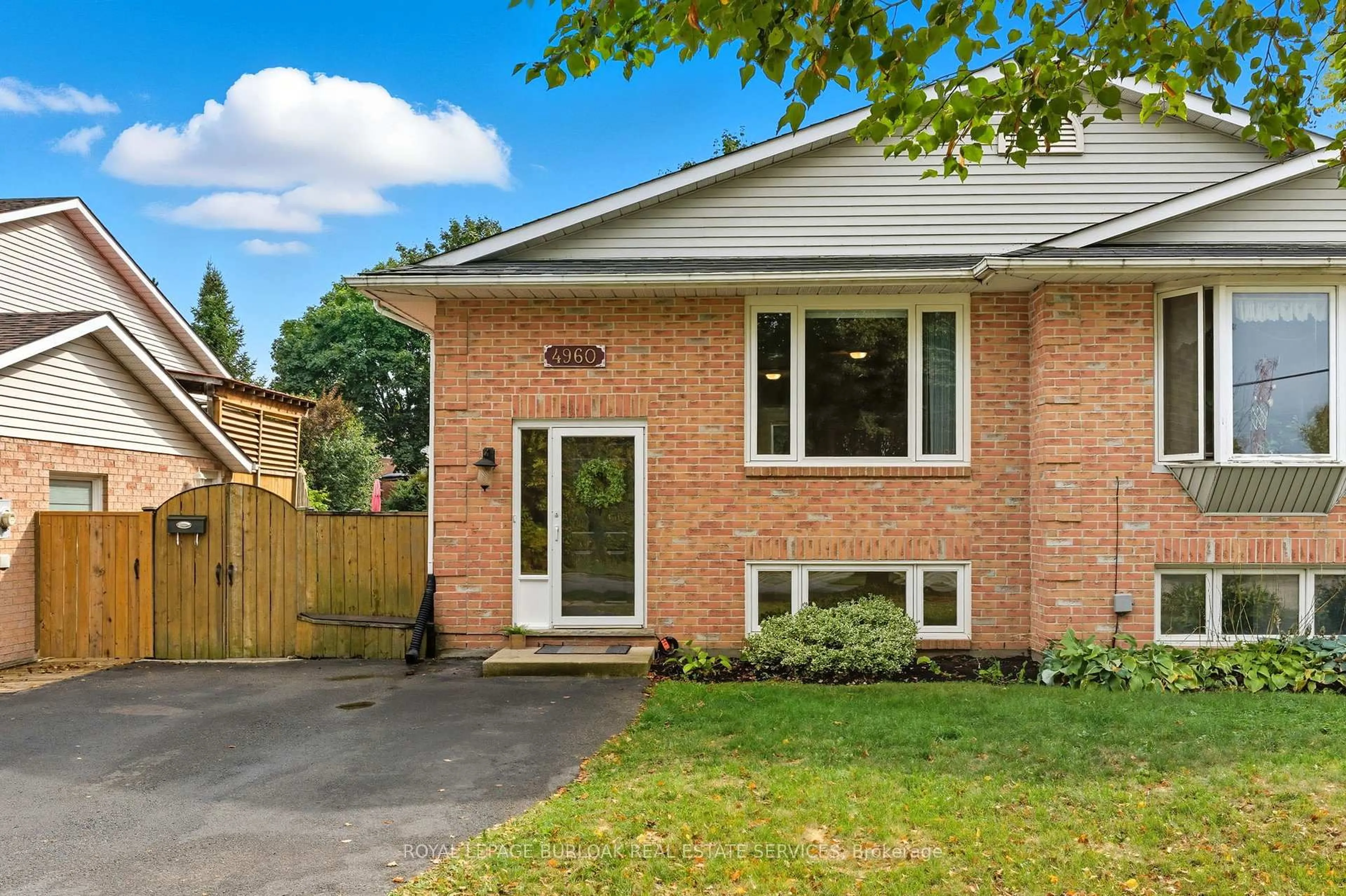 Home with brick exterior material, street for 4960 Greenlane Rd, Lincoln Ontario L0R 1B1
