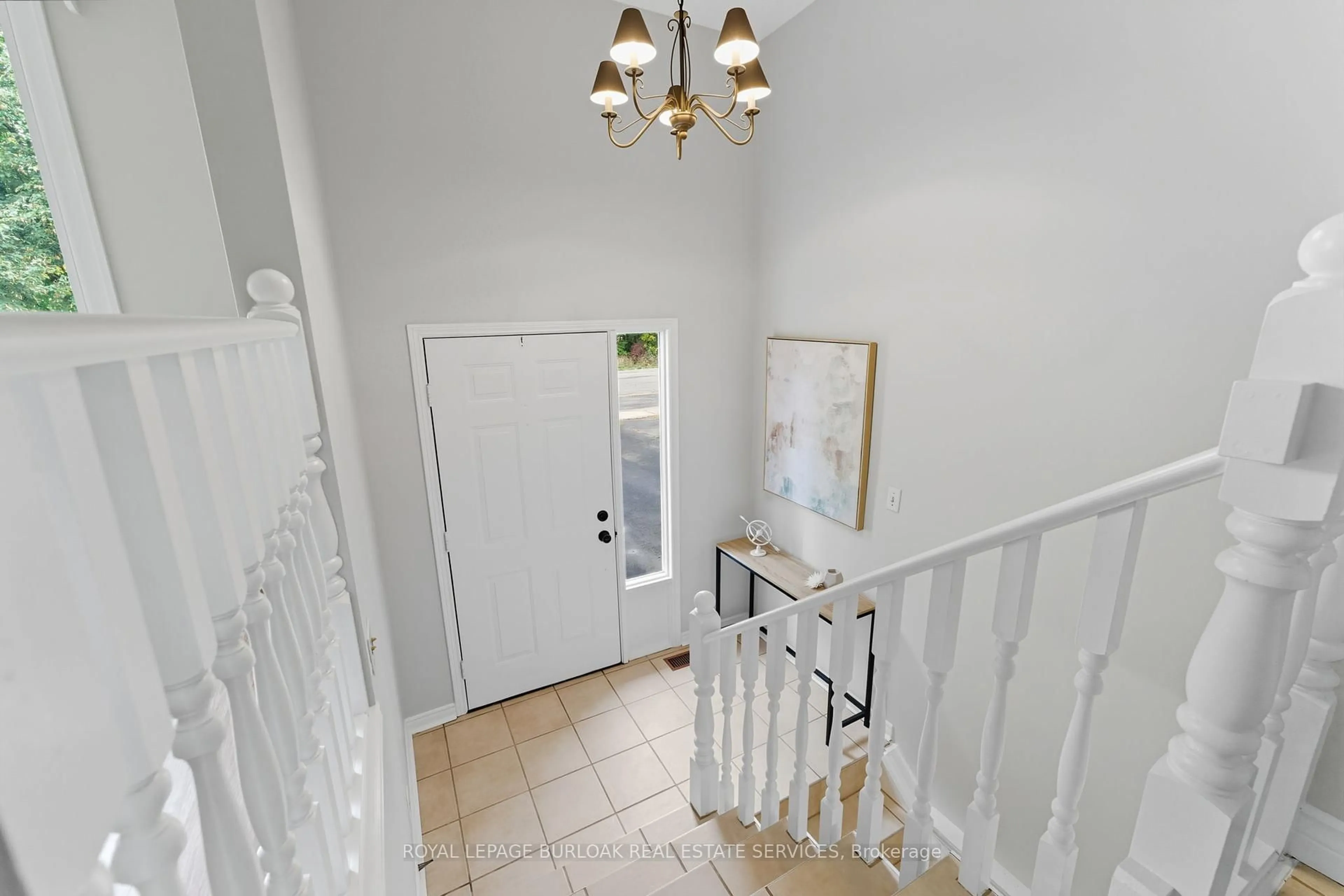 Indoor foyer for 4960 Greenlane Rd, Lincoln Ontario L0R 1B1