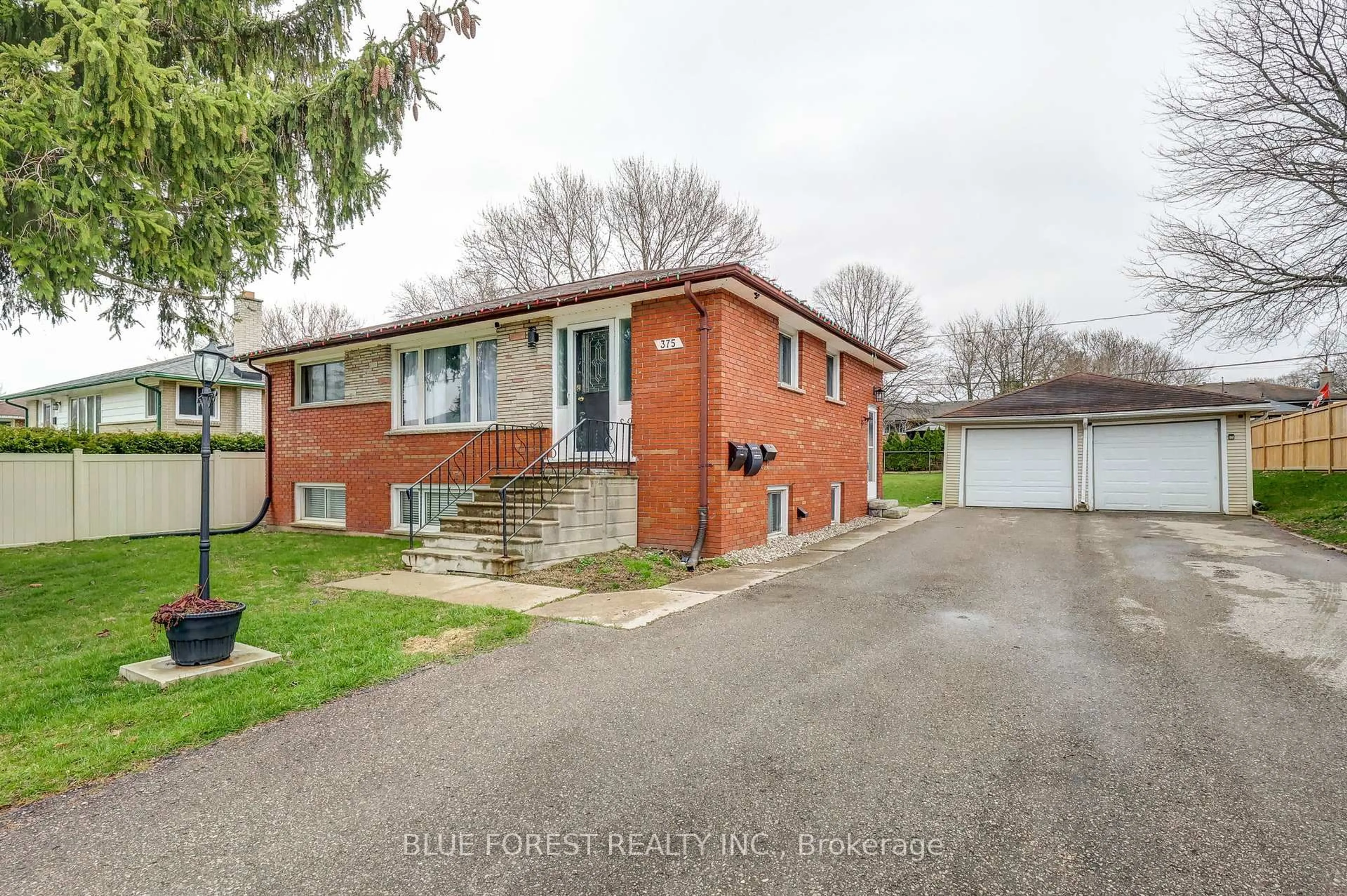 A pic from outside/outdoor area/front of a property/back of a property/a pic from drone, street for 375 Dieppe St, London South Ontario N5Z 3A7