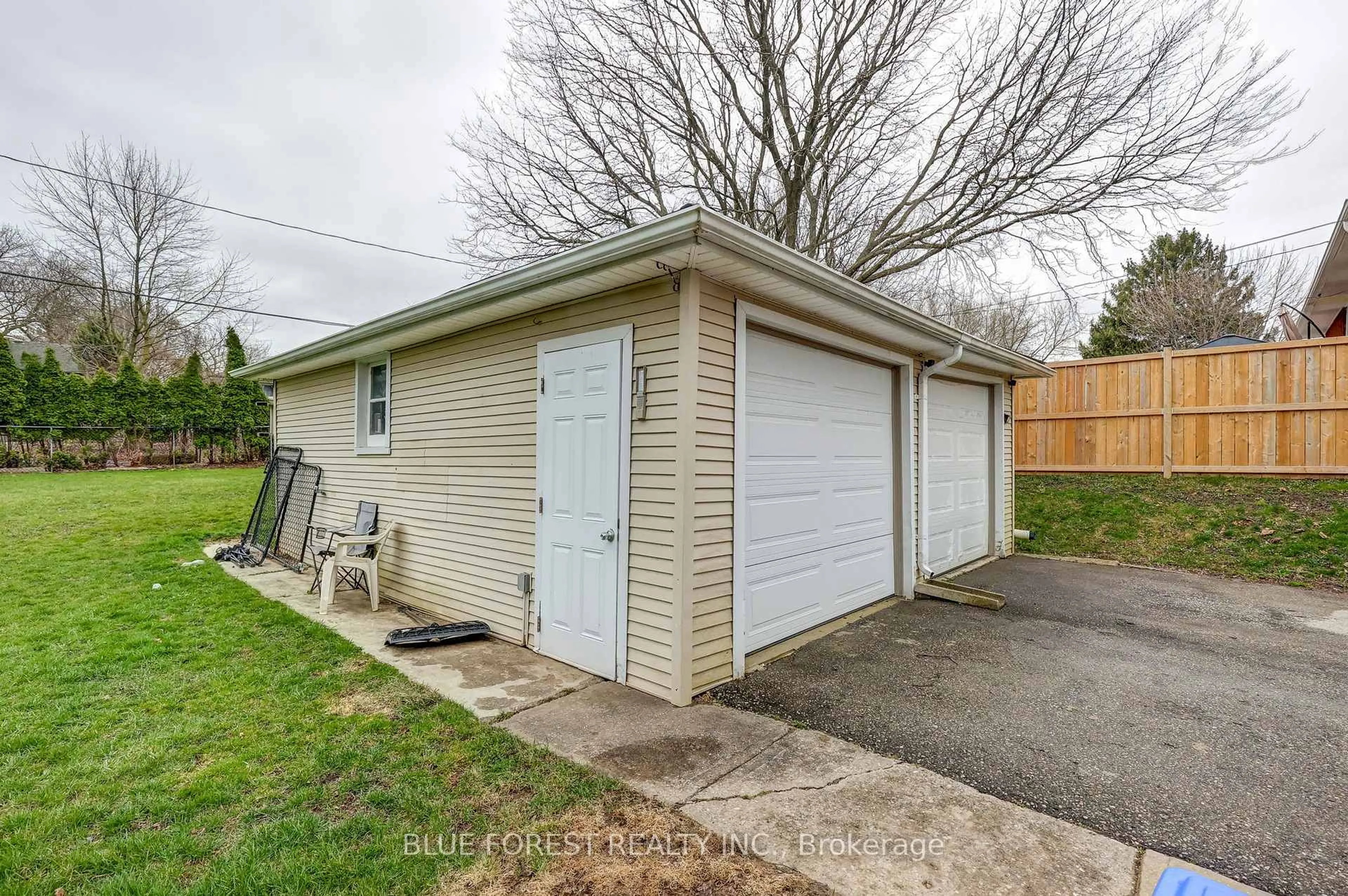 Unknown for 375 Dieppe St, London South Ontario N5Z 3A7
