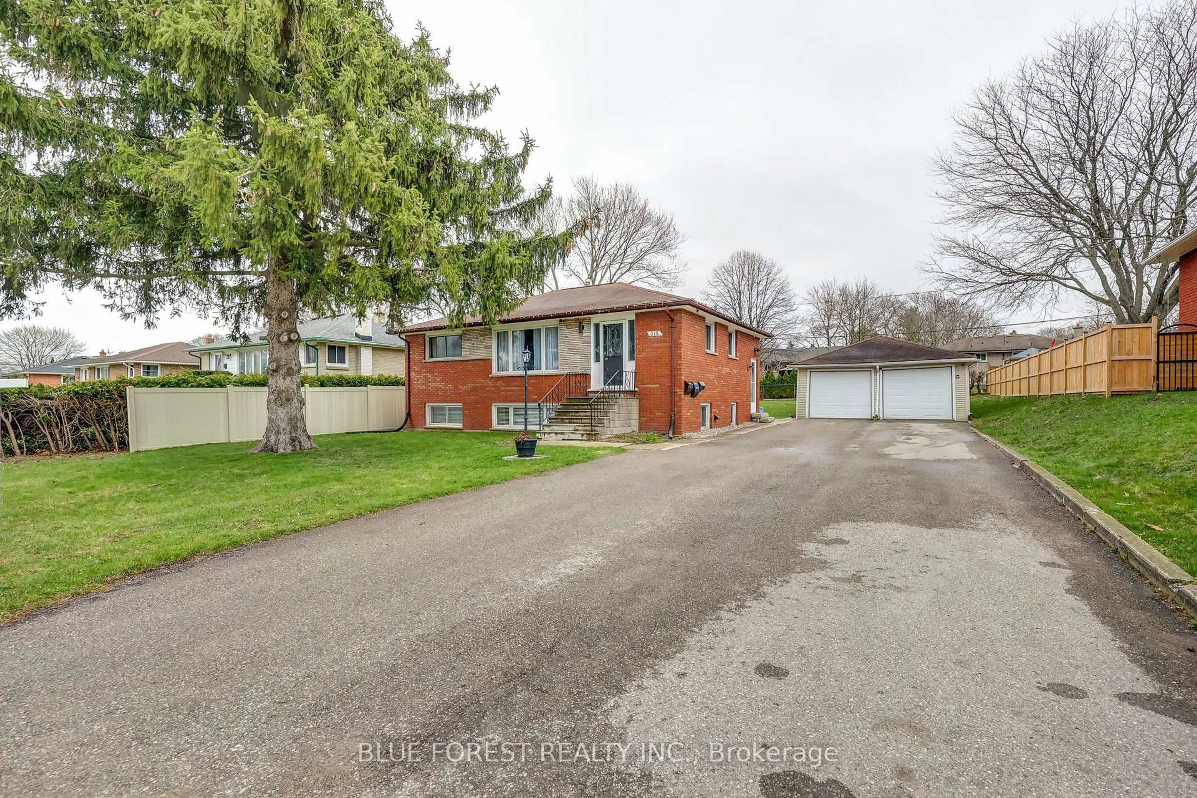 A pic from outside/outdoor area/front of a property/back of a property/a pic from drone, street for 375 Dieppe St, London South Ontario N5Z 3A7