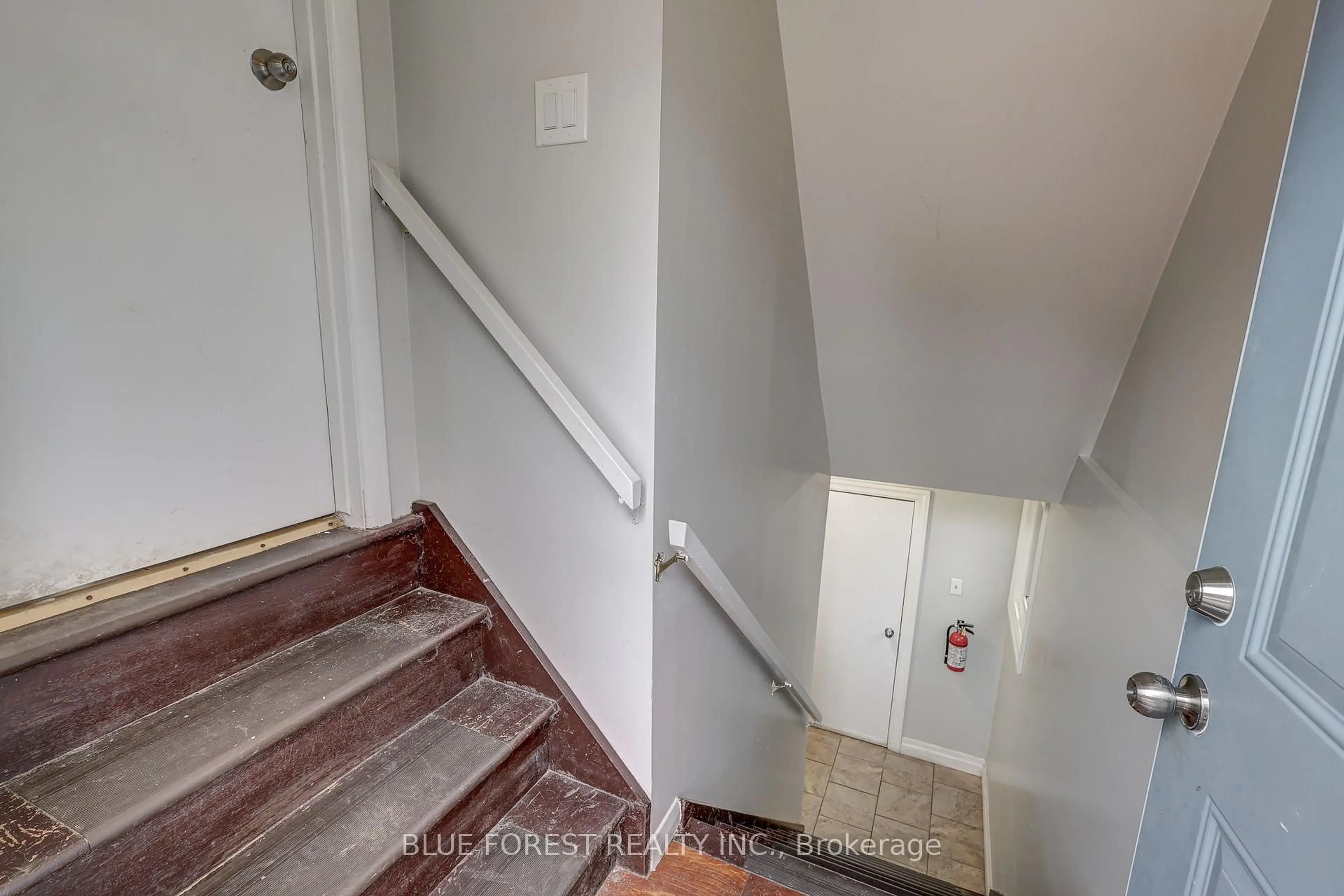 Stairs for 375 Dieppe St, London South Ontario N5Z 3A7