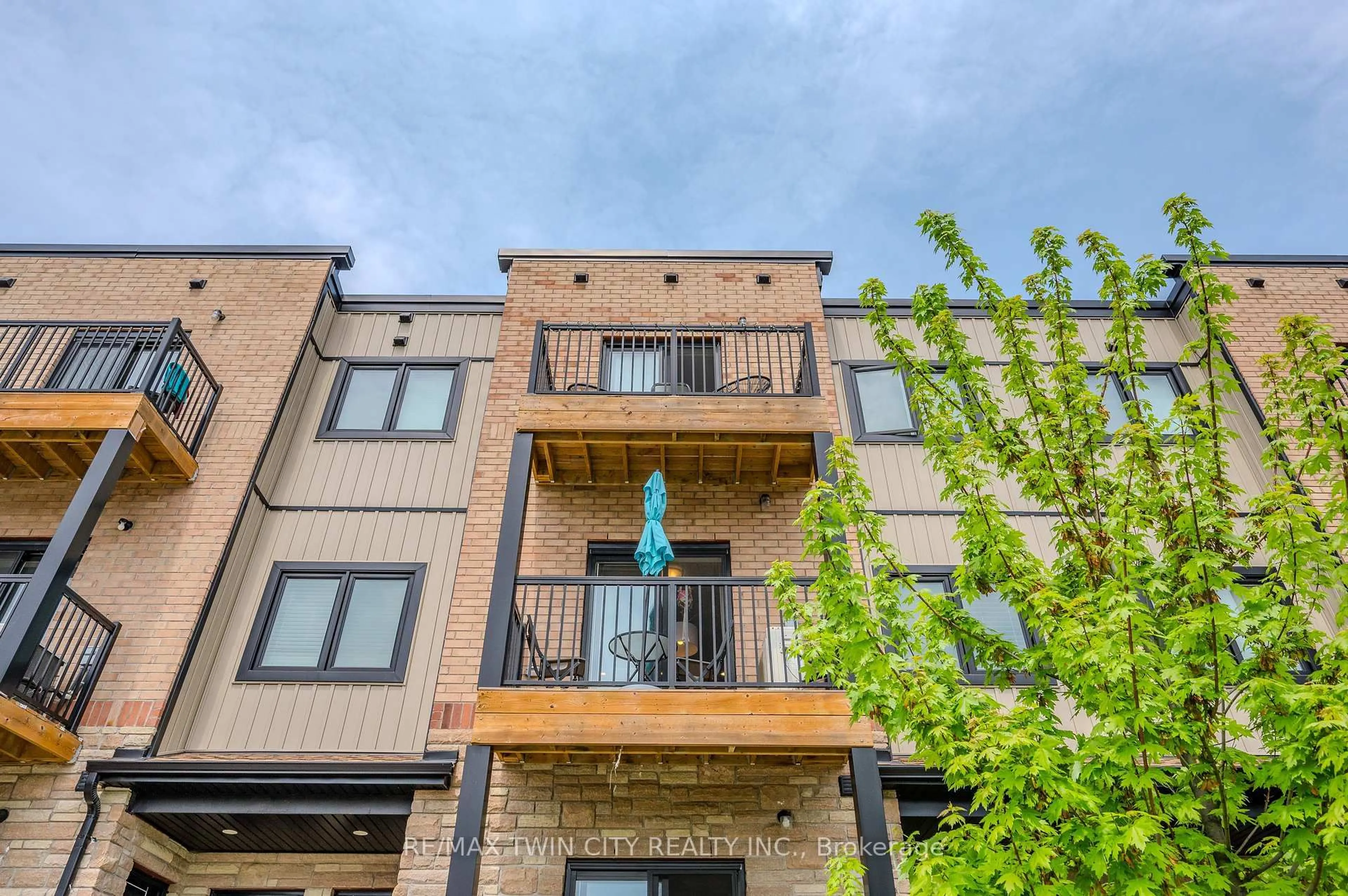 Patio, unknown for 164 Heiman St #5, Kitchener Ontario N2M 0B8