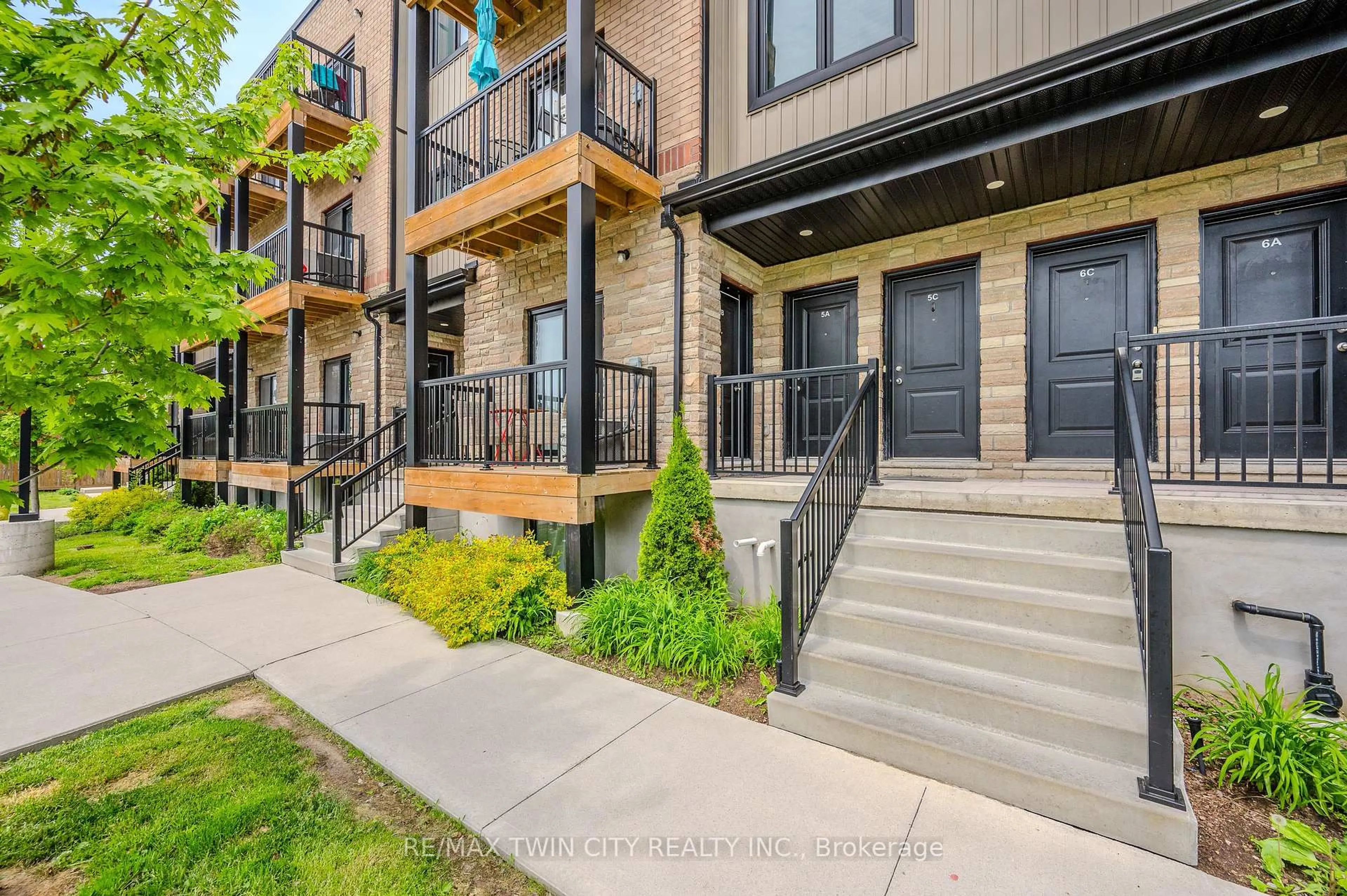 Patio, street for 164 Heiman St #5, Kitchener Ontario N2M 0B8