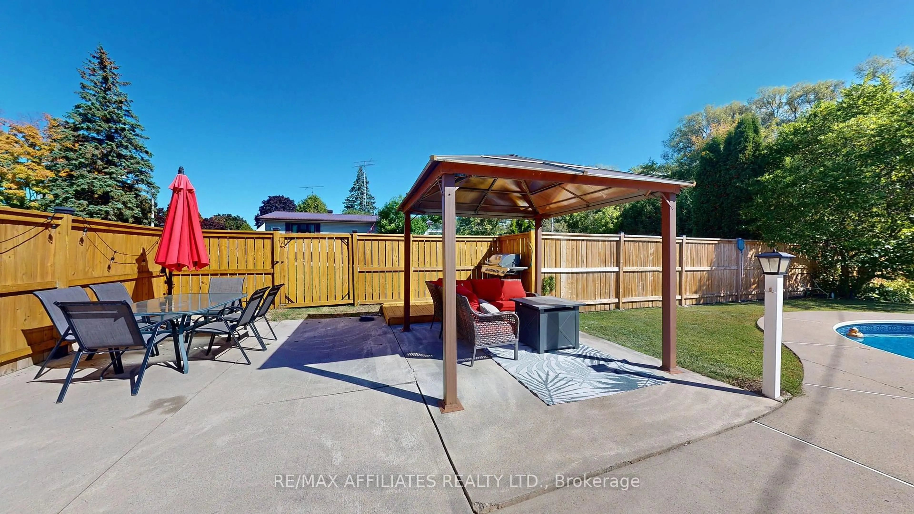 Patio, street for 169 Reynolds Dr, Brockville Ontario K6V 1X3