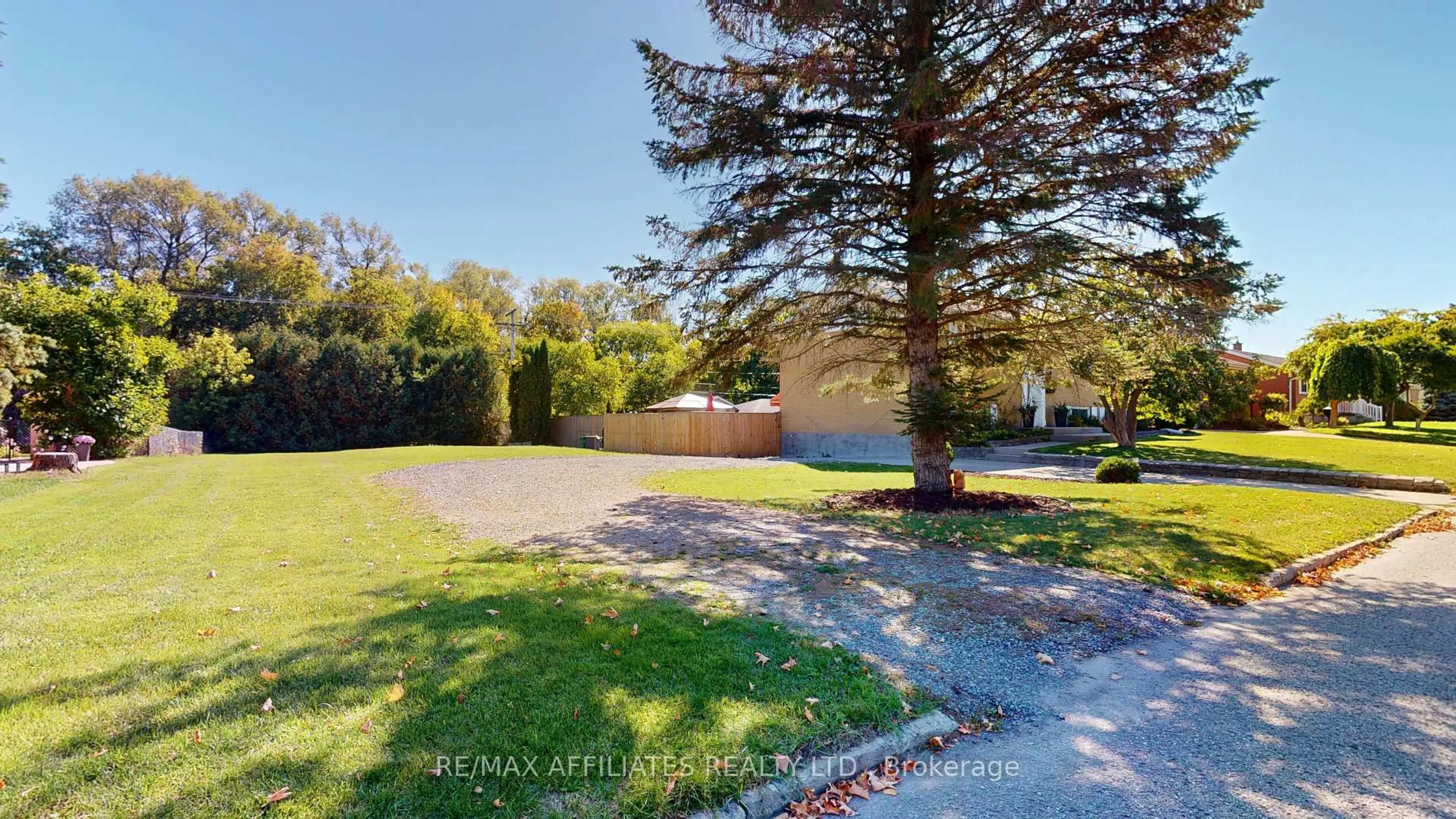 A pic from outside/outdoor area/front of a property/back of a property/a pic from drone, water/lake/river/ocean view for 169 Reynolds Dr, Brockville Ontario K6V 1X3