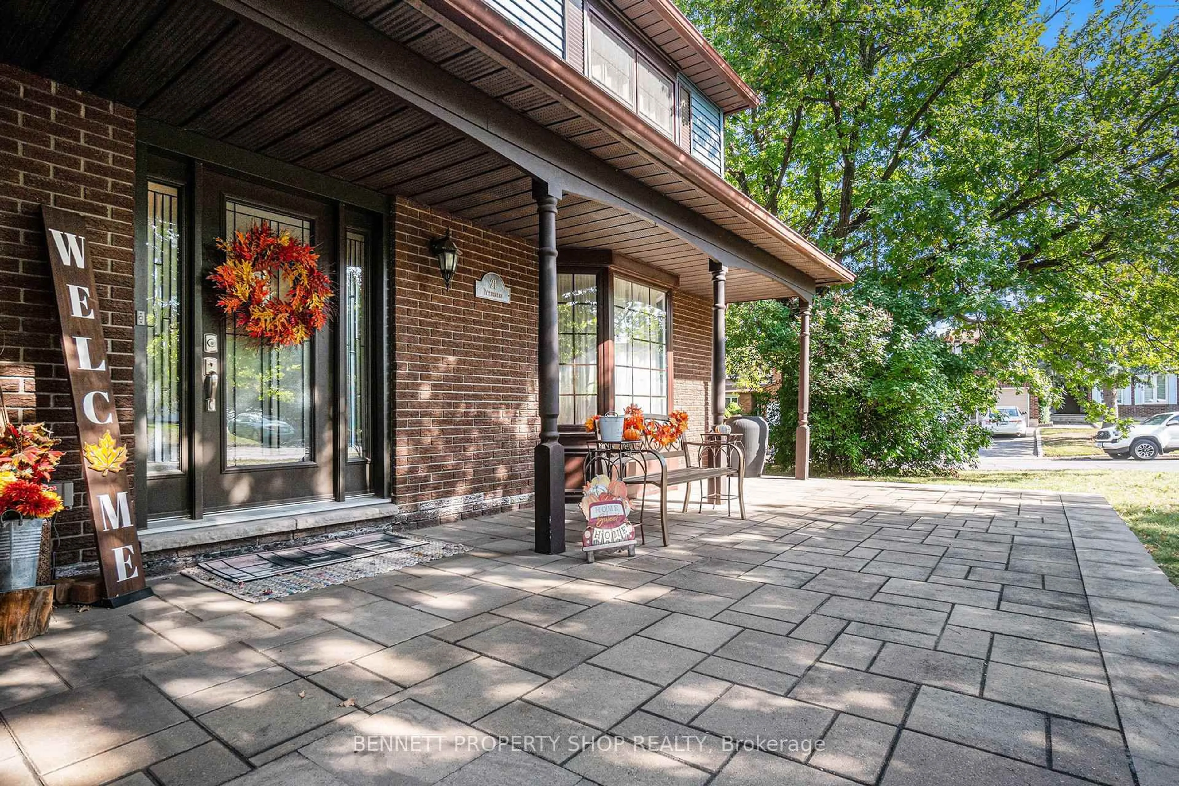 Patio, street for 21 Pattermead Cres, Ottawa Ontario K1V 0A1