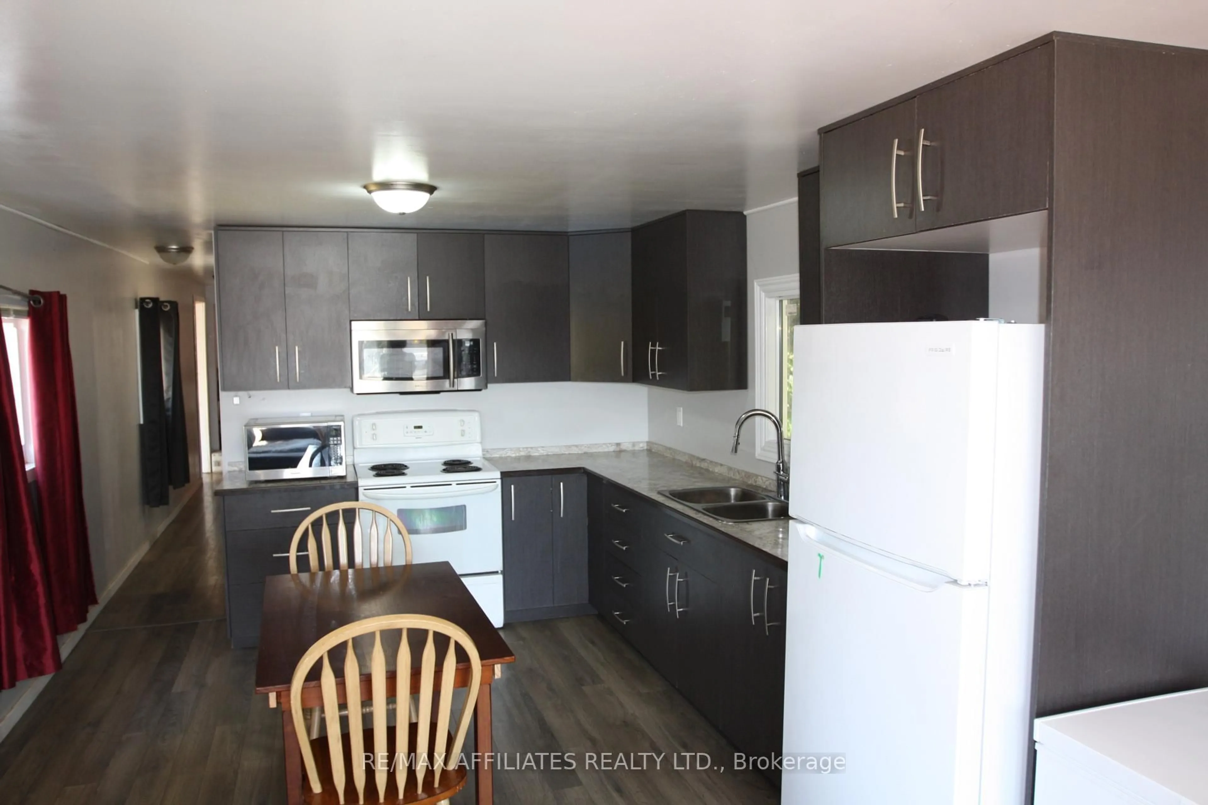 Standard kitchen, unknown for 514 Jason St, Smiths Falls Ontario K7A 4S4
