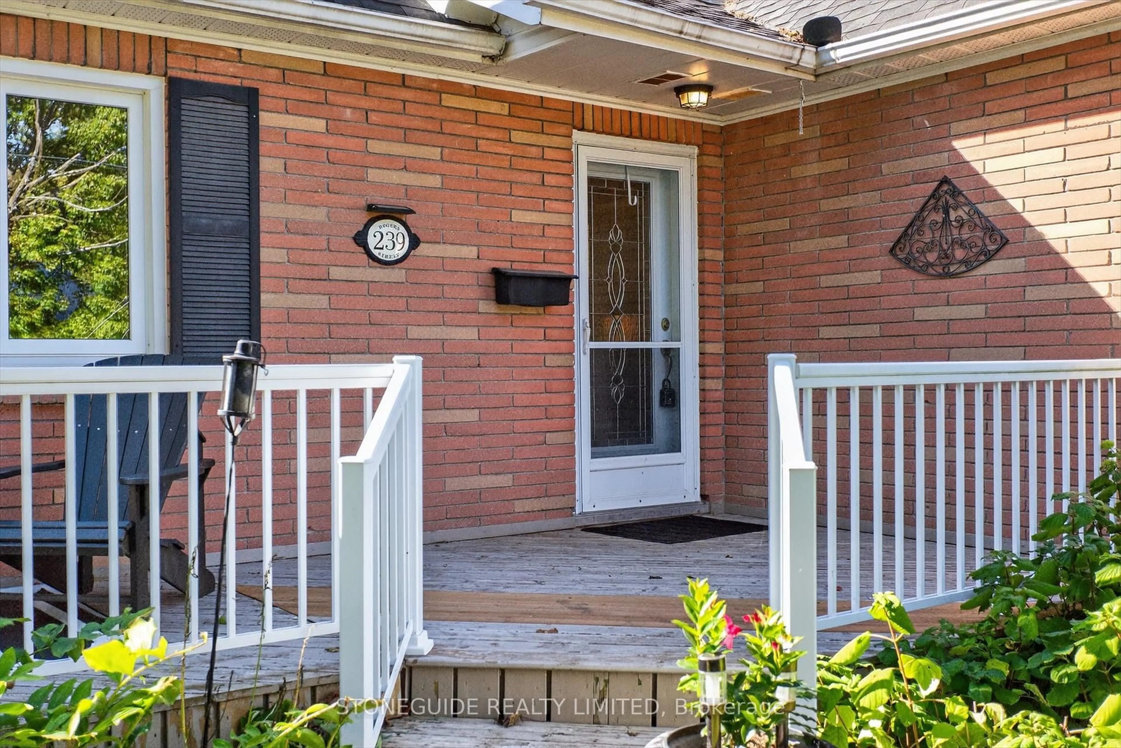 Indoor entryway for 239 Rogers St, Peterborough Ontario K9H 1W2