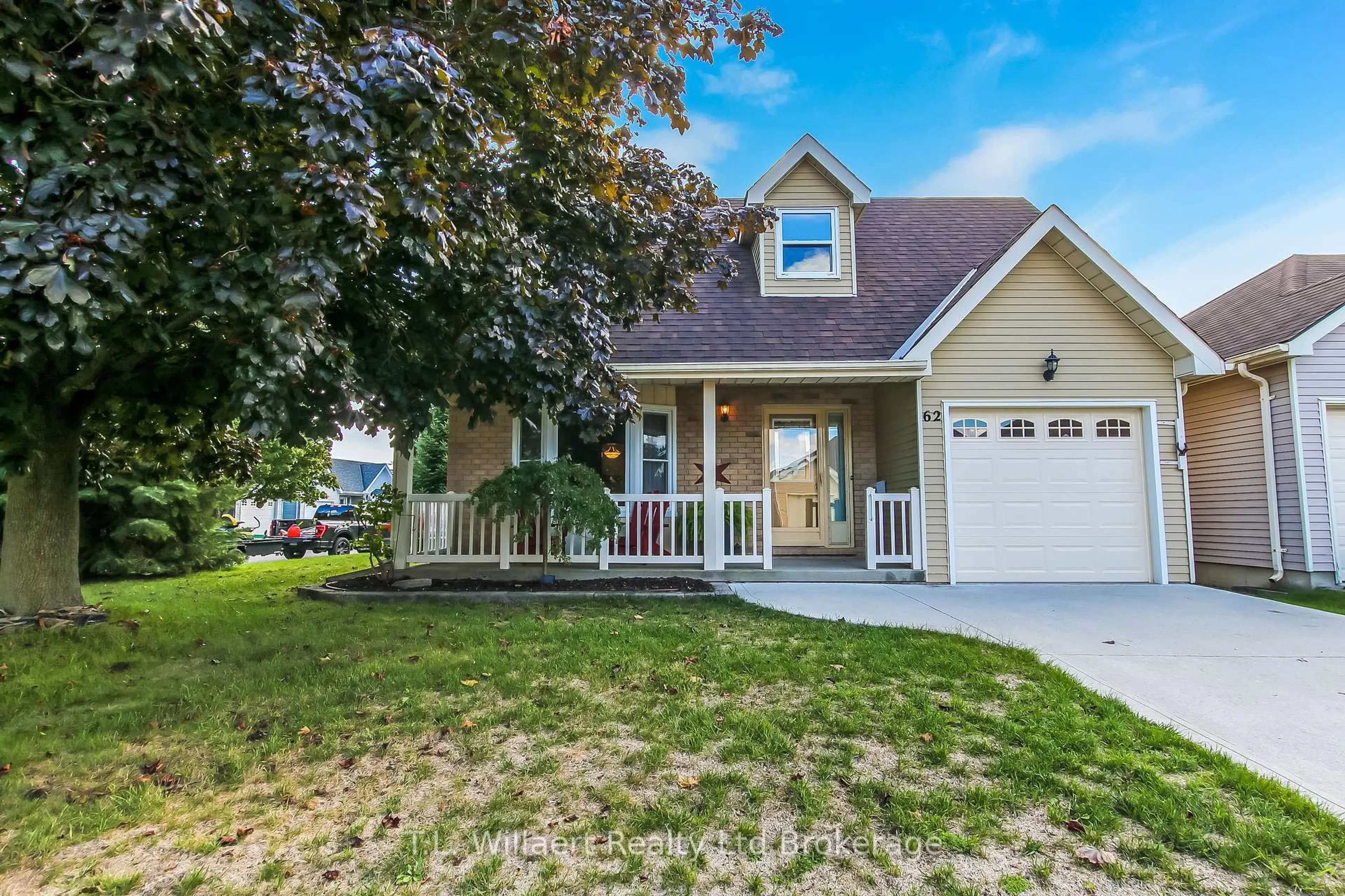 Home with vinyl exterior material, street for 62 Edwin Cres, Tillsonburg Ontario N4G 5H6