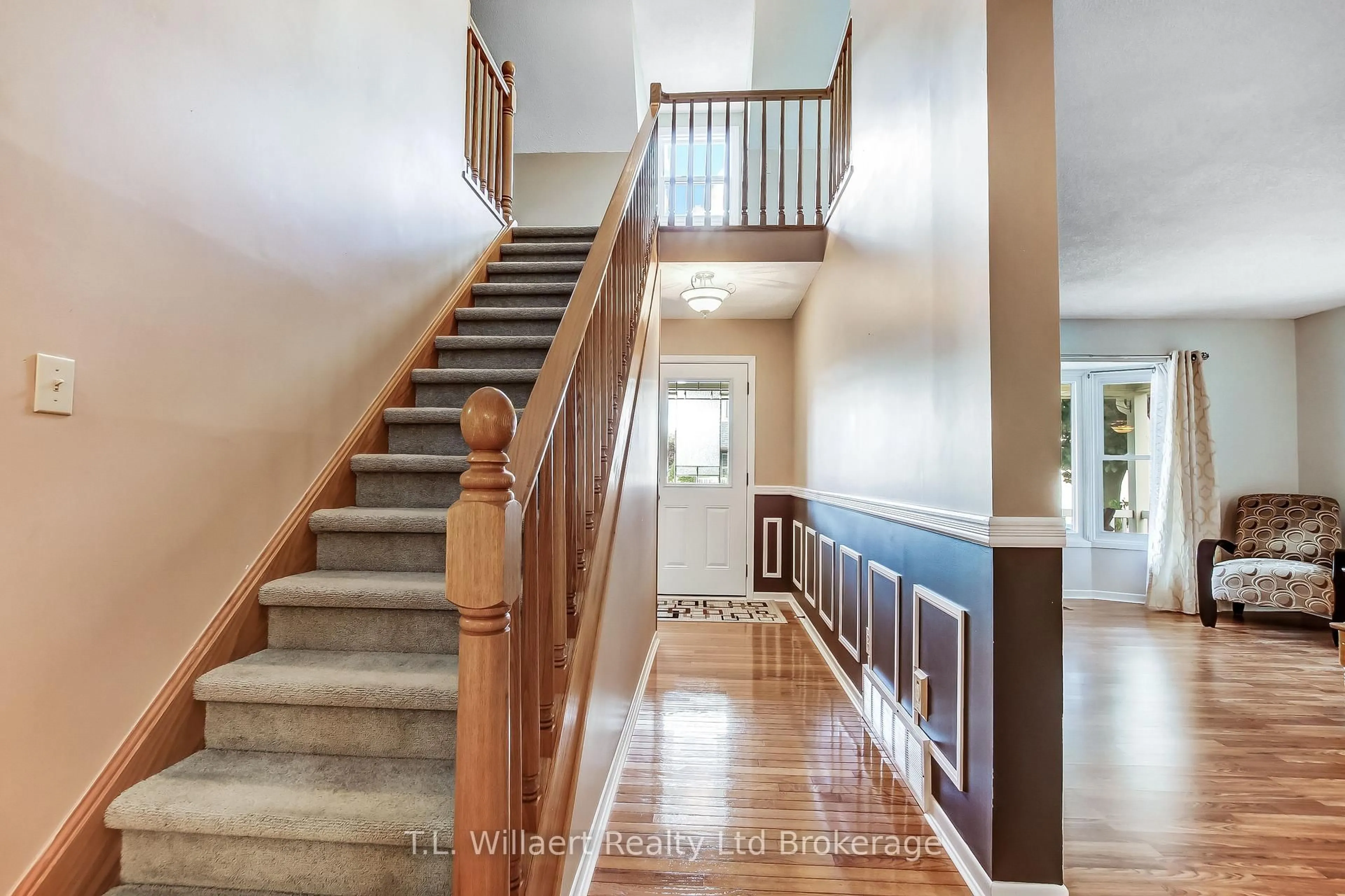 Indoor entryway for 62 Edwin Cres, Tillsonburg Ontario N4G 5H6