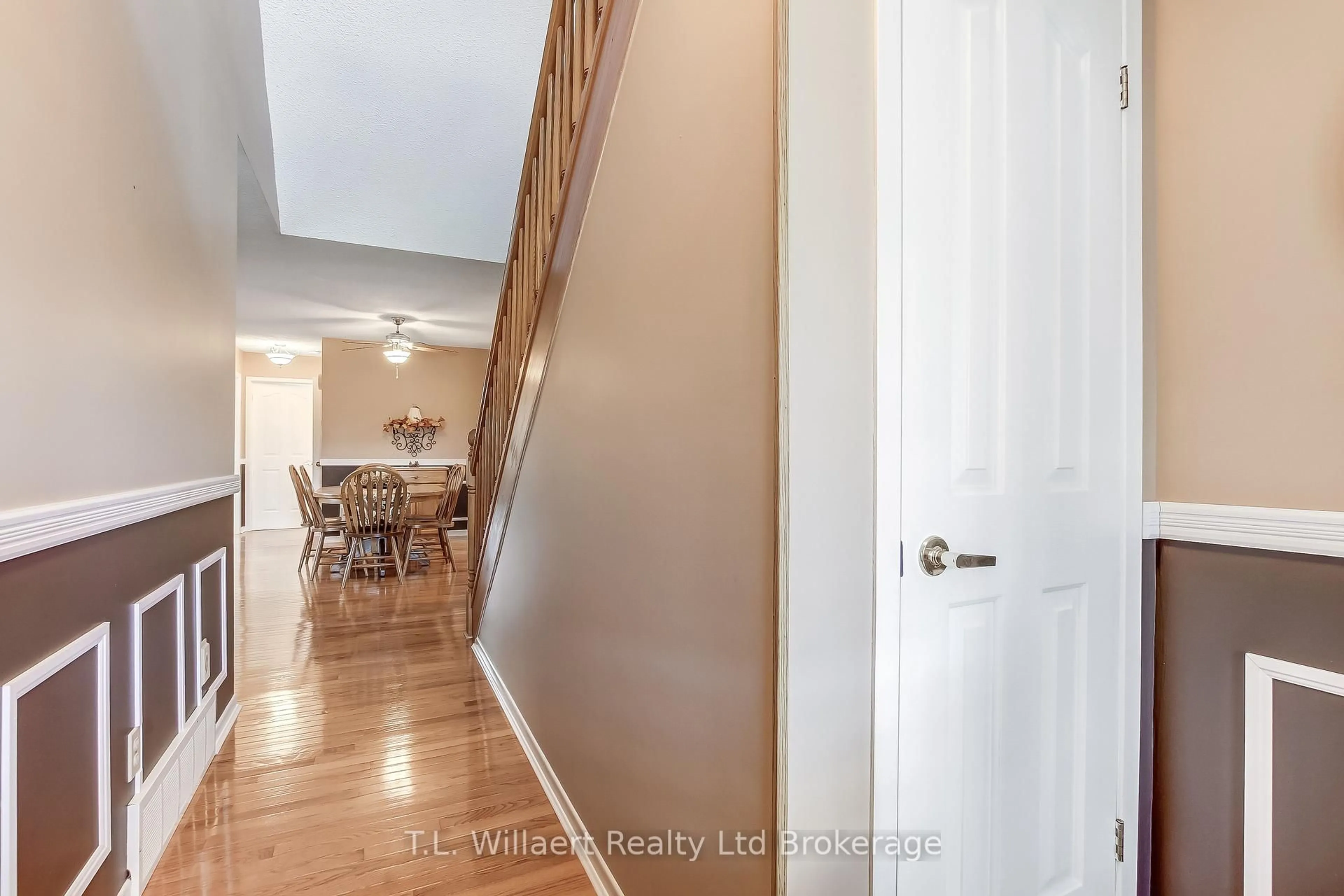 Indoor entryway for 62 Edwin Cres, Tillsonburg Ontario N4G 5H6