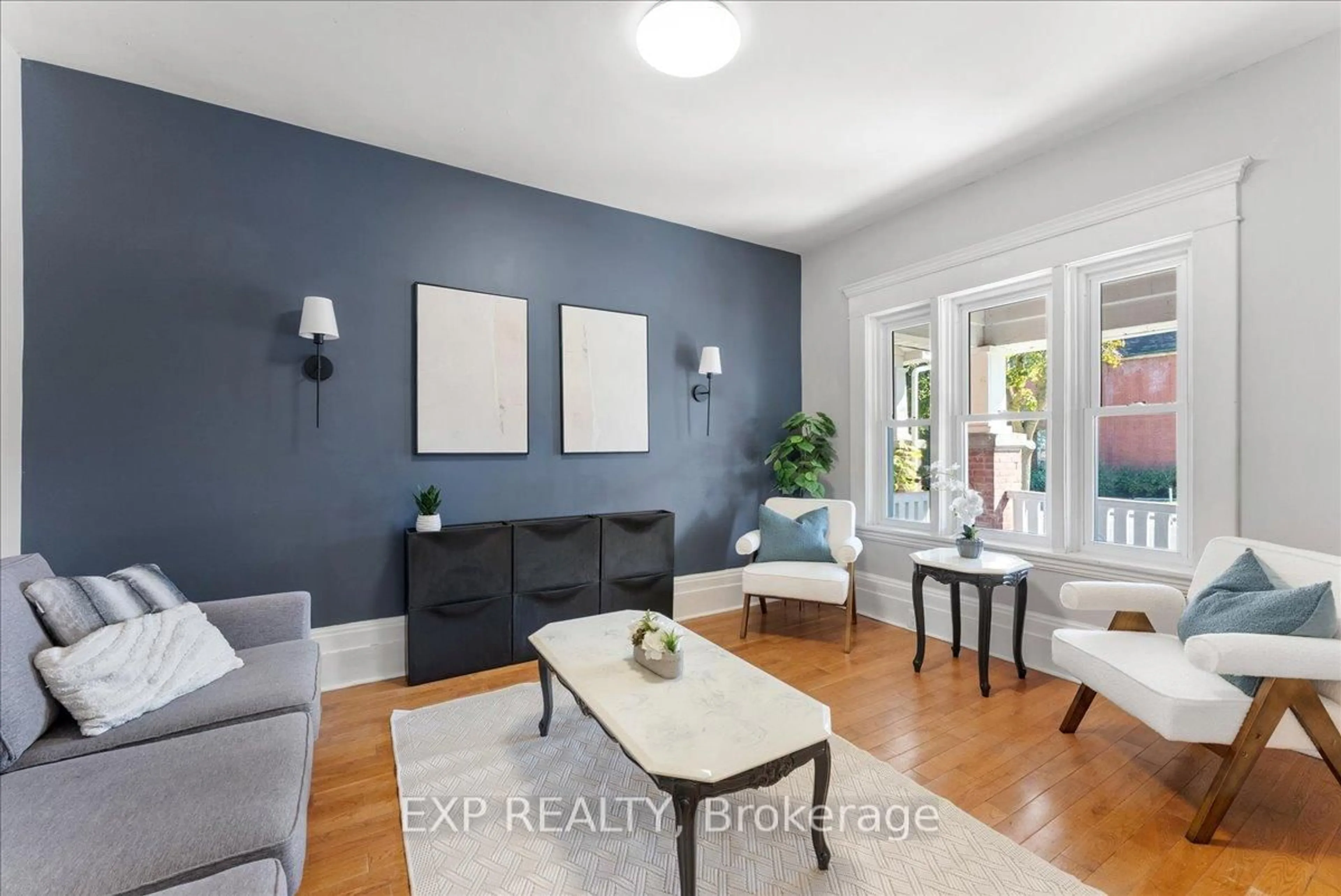 Living room with furniture, unknown for 468 Charlotte St, Peterborough Ontario K9J 2W3