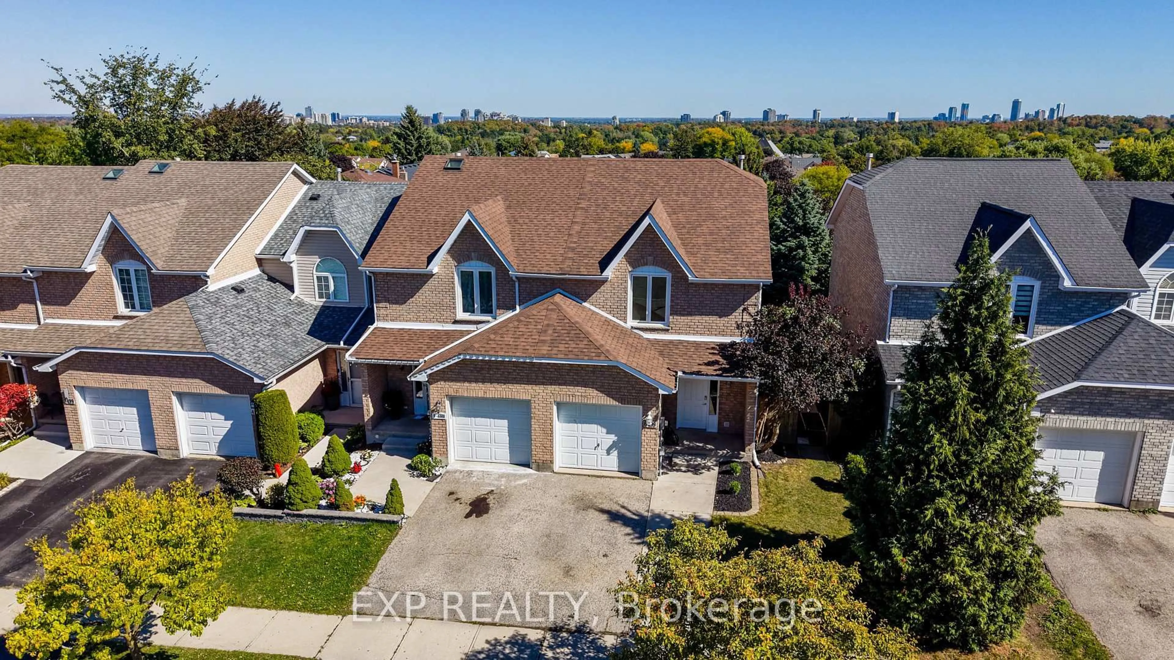 A pic from outside/outdoor area/front of a property/back of a property/a pic from drone, street for 499 Oakvale Dr #6, Waterloo Ontario N2T 2G6