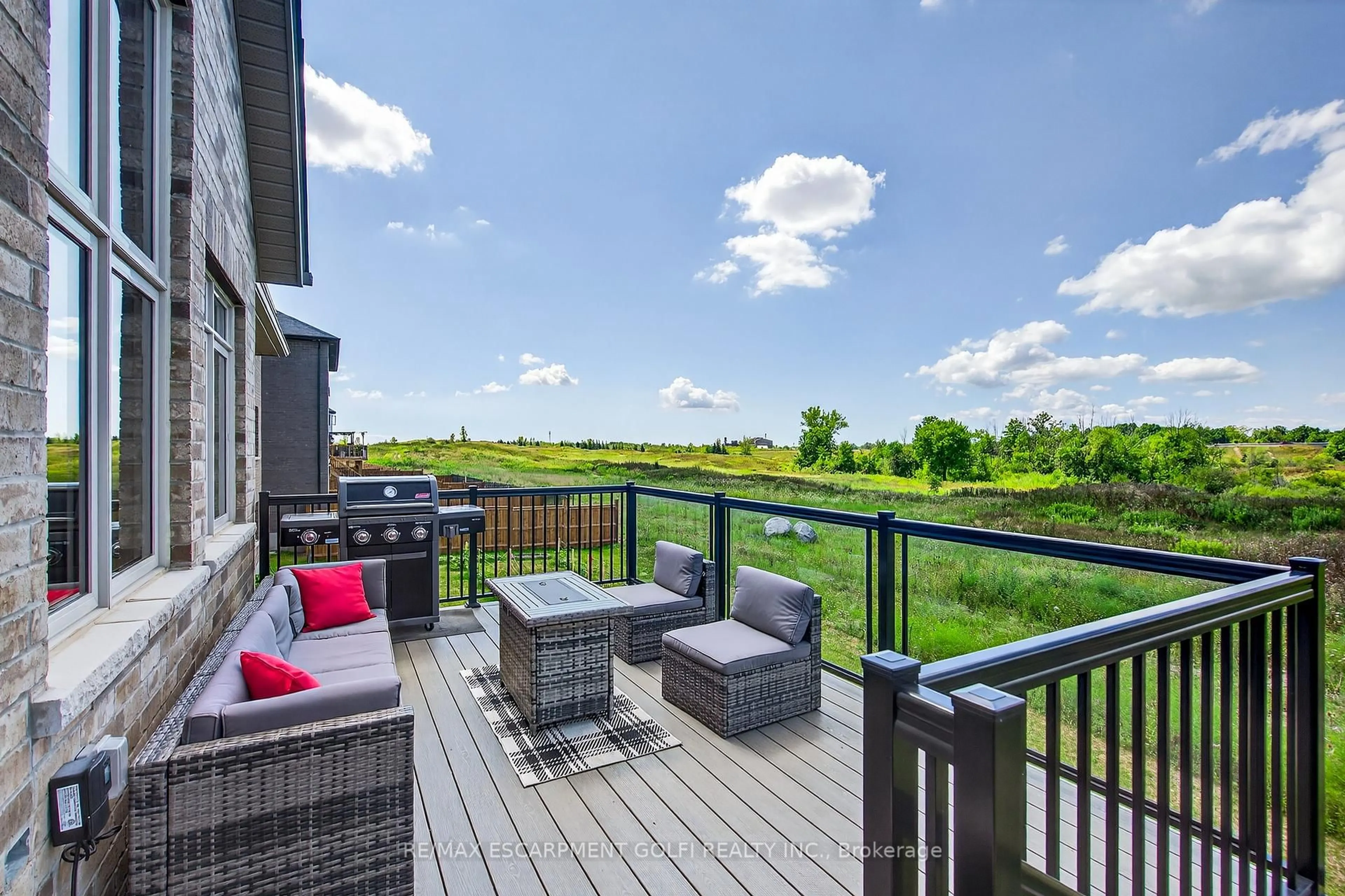 Patio, water/lake/river/ocean view for 119 Midland Pl, Welland Ontario L3B 0H4