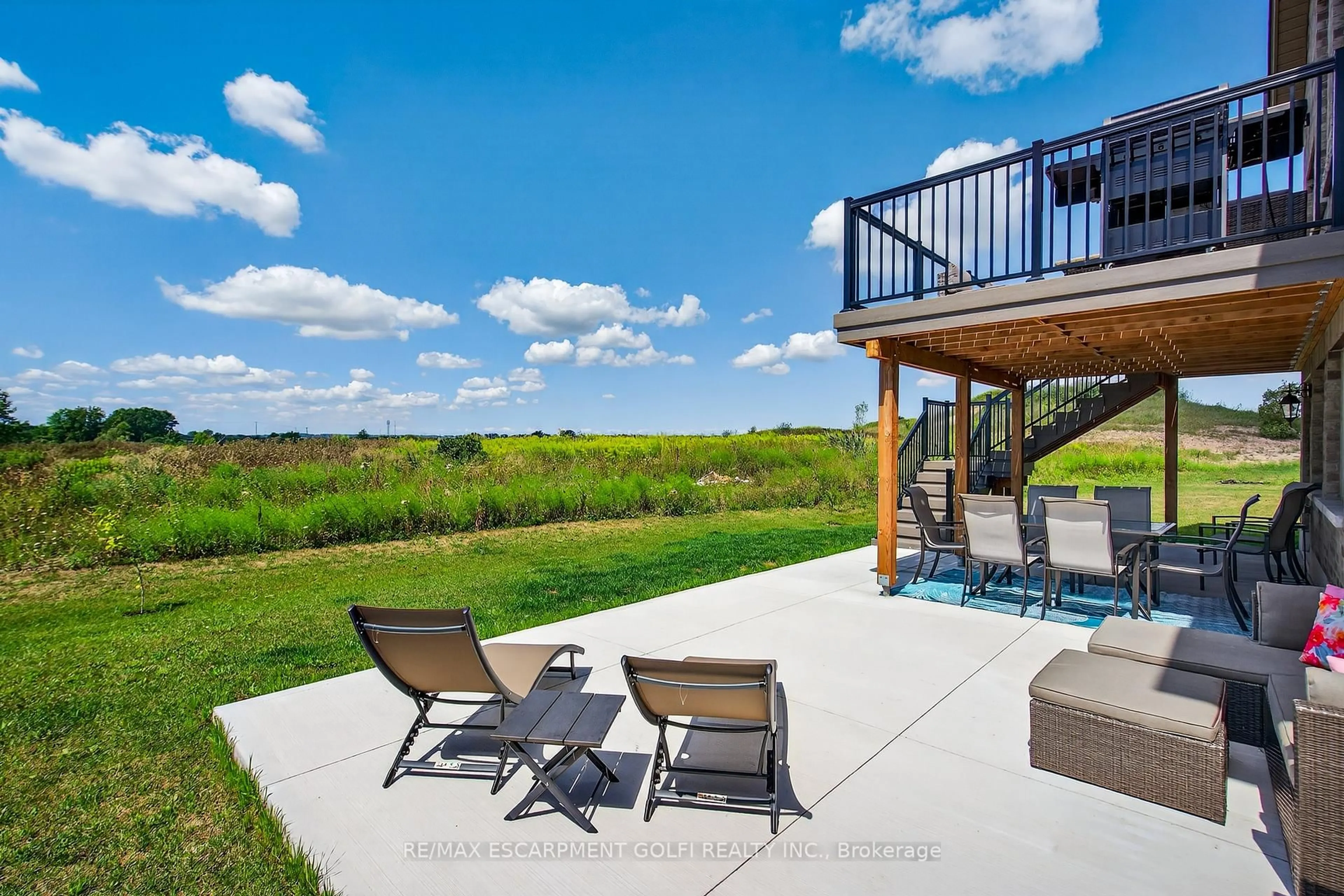Patio, water/lake/river/ocean view for 119 Midland Pl, Welland Ontario L3B 0H4