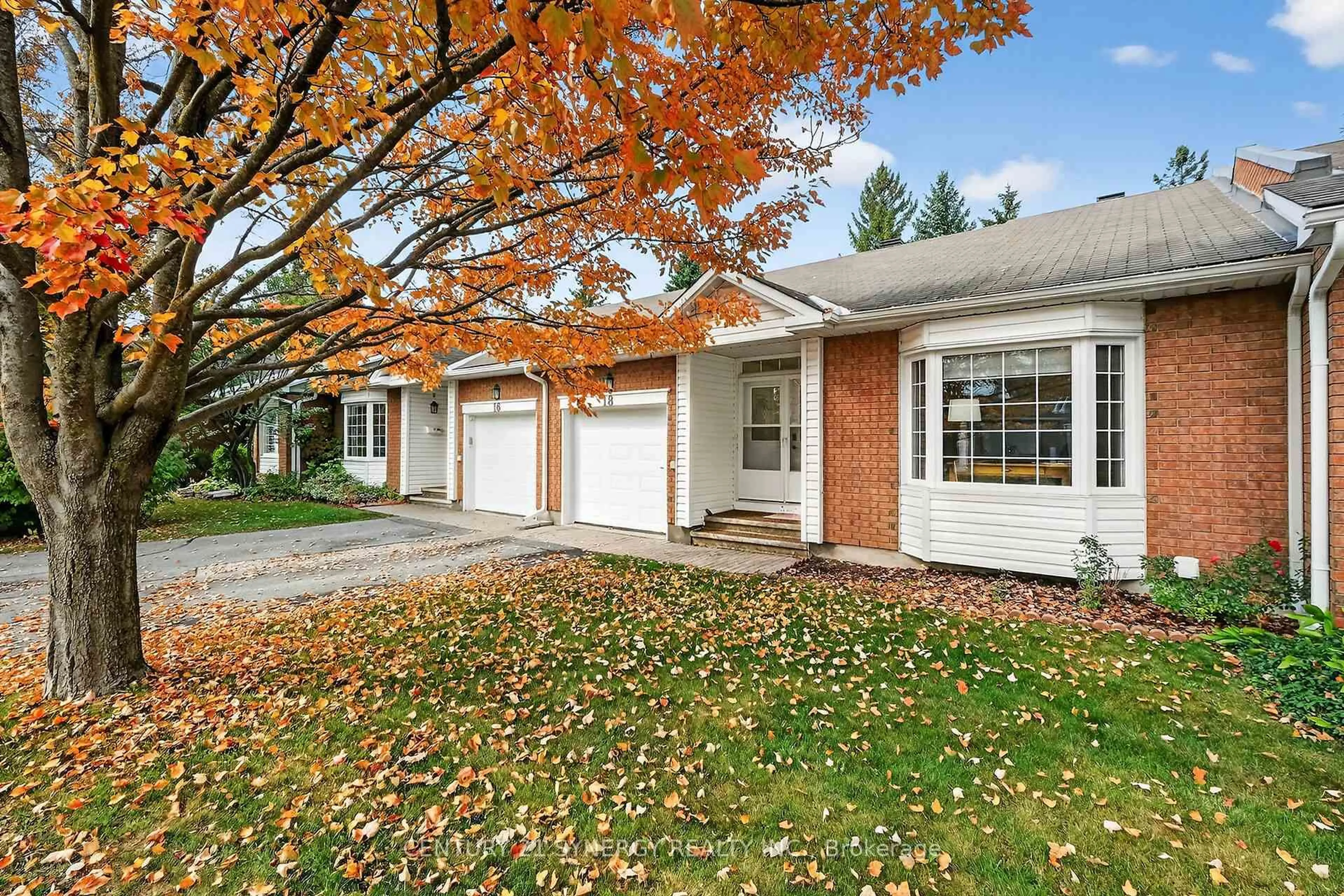 Home with vinyl exterior material, street for 18 Oyster Bay Crt #47, Stittsville Ontario K2S 1H3