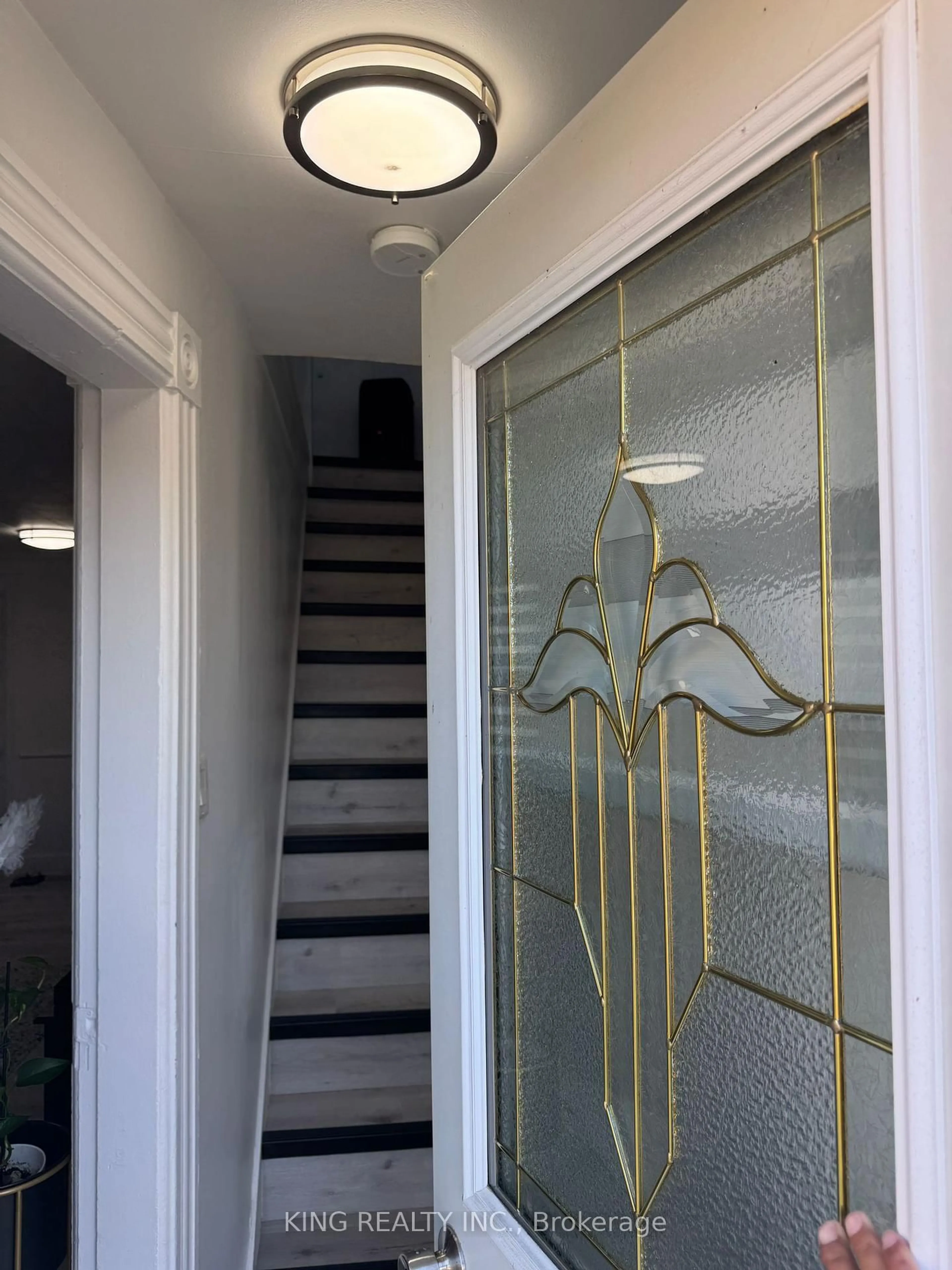 Indoor foyer for 39 MAIN St, Bluewater Ontario N0M 2T0