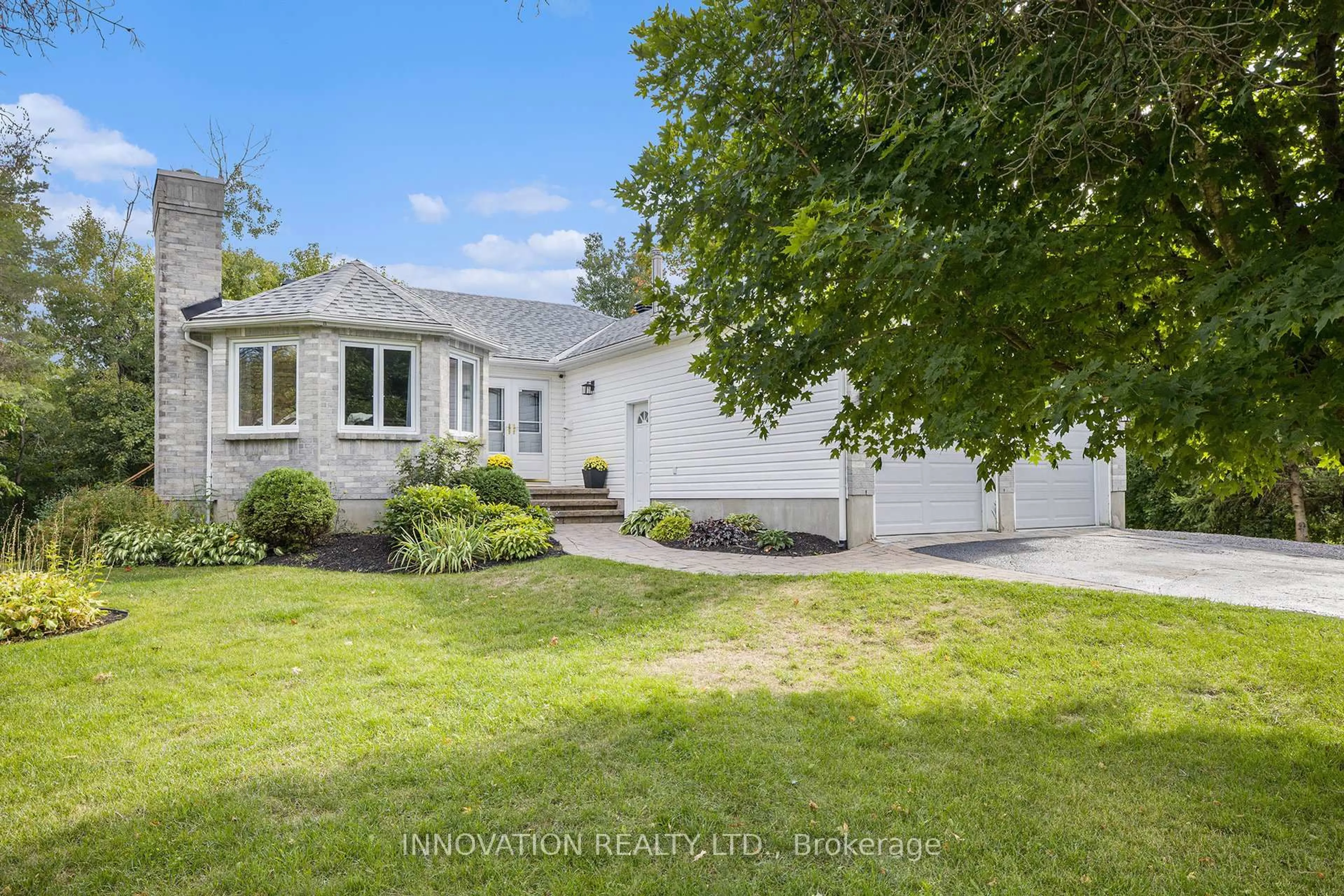 Home with vinyl exterior material, street for 5702 Ferdinand St, Osgoode Ontario K0A 2W0