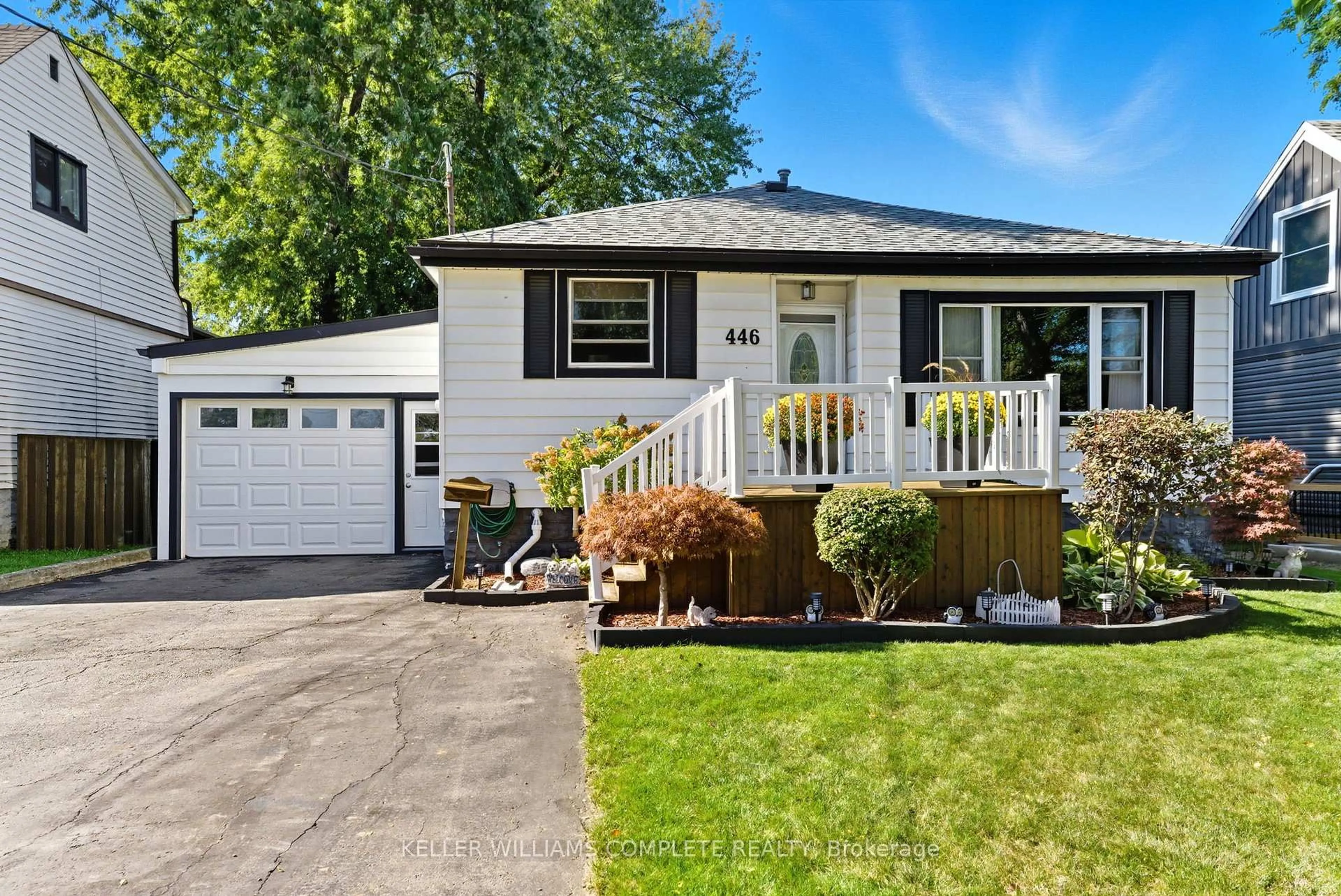 Home with vinyl exterior material, street for 446 East 42nd St, Hamilton Ontario L8T 3B3