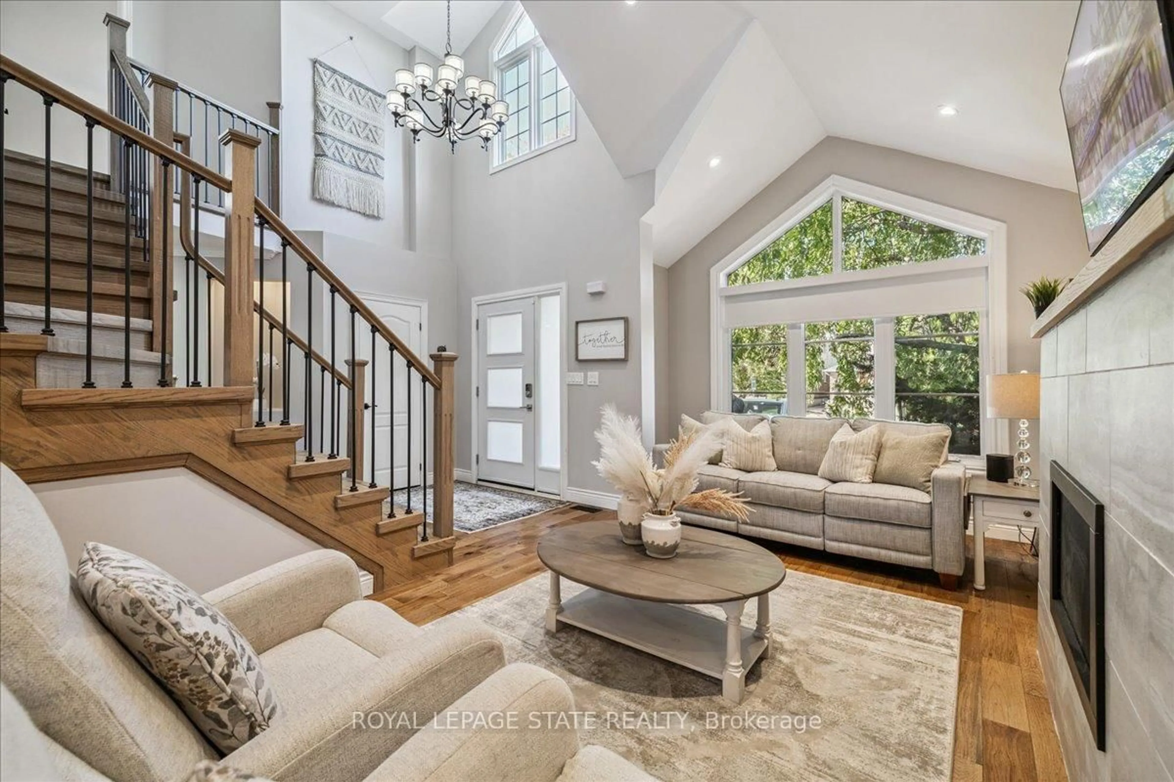 Living room with furniture, unknown for 1 Parkvista Pl, Hamilton Ontario L8J 3S5