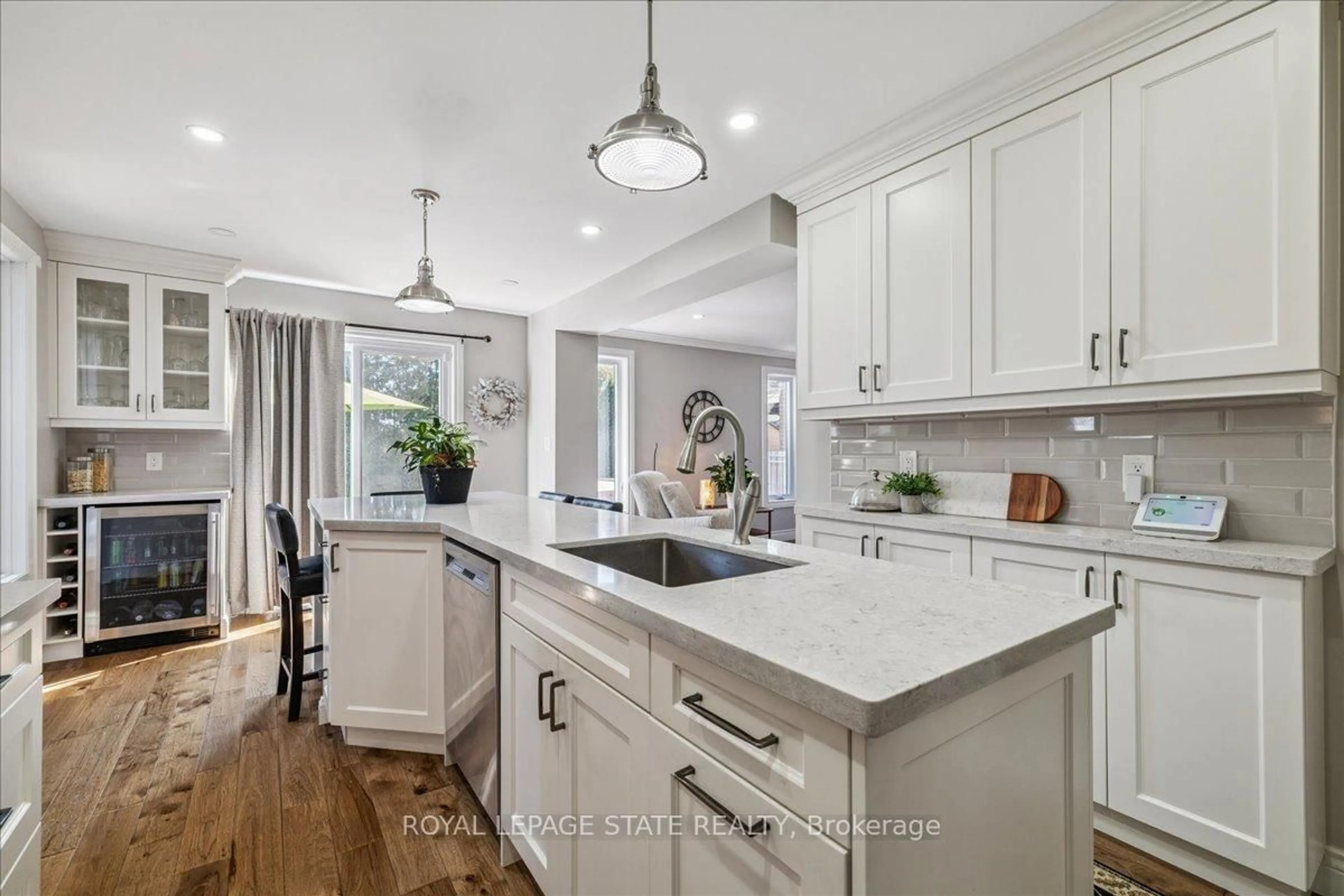 Open concept kitchen, ceramic/tile floor for 1 Parkvista Pl, Hamilton Ontario L8J 3S5