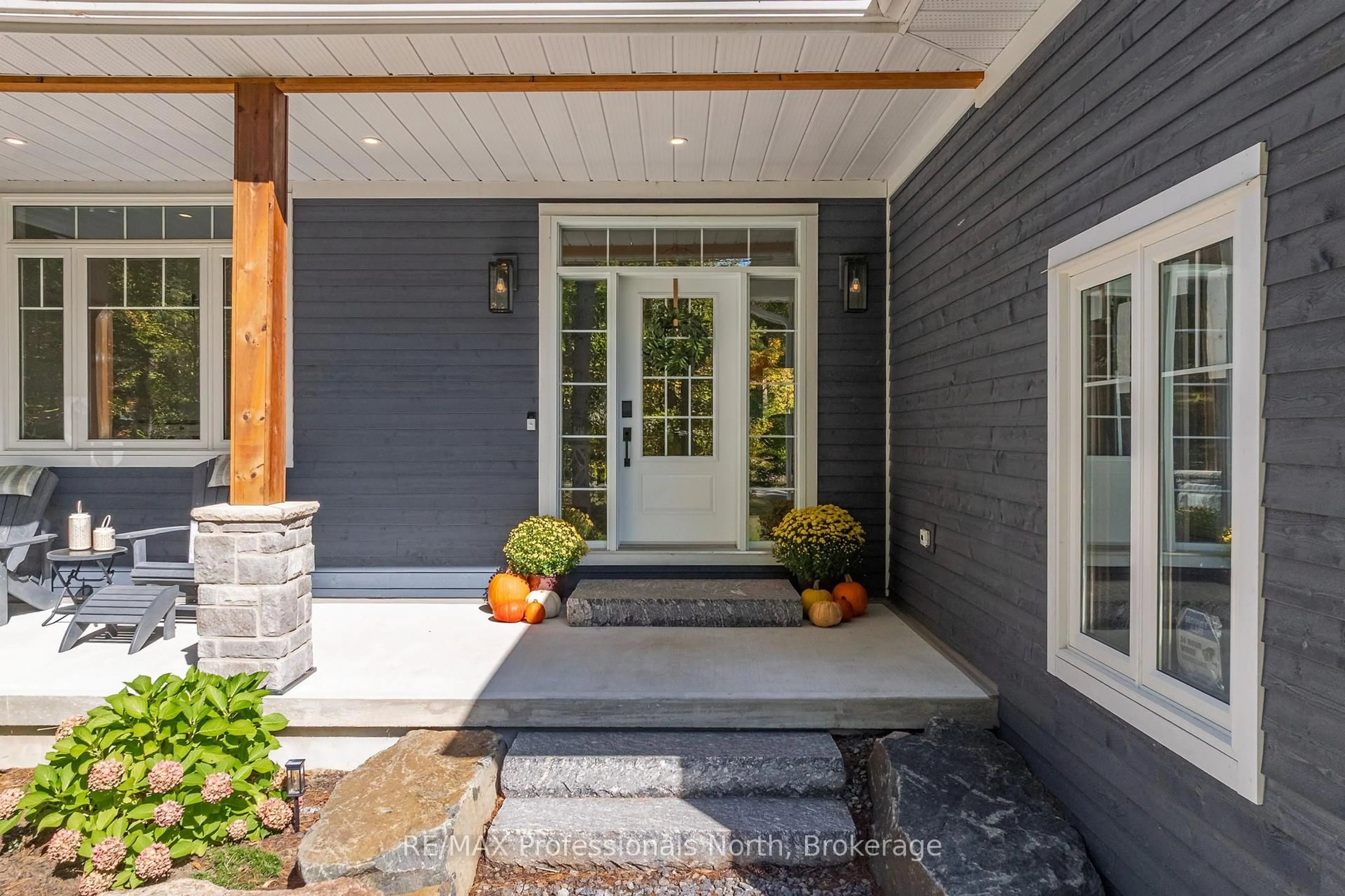 Home with brick exterior material, street for 1034 Xavier St, Gravenhurst Ontario P0E 1G0