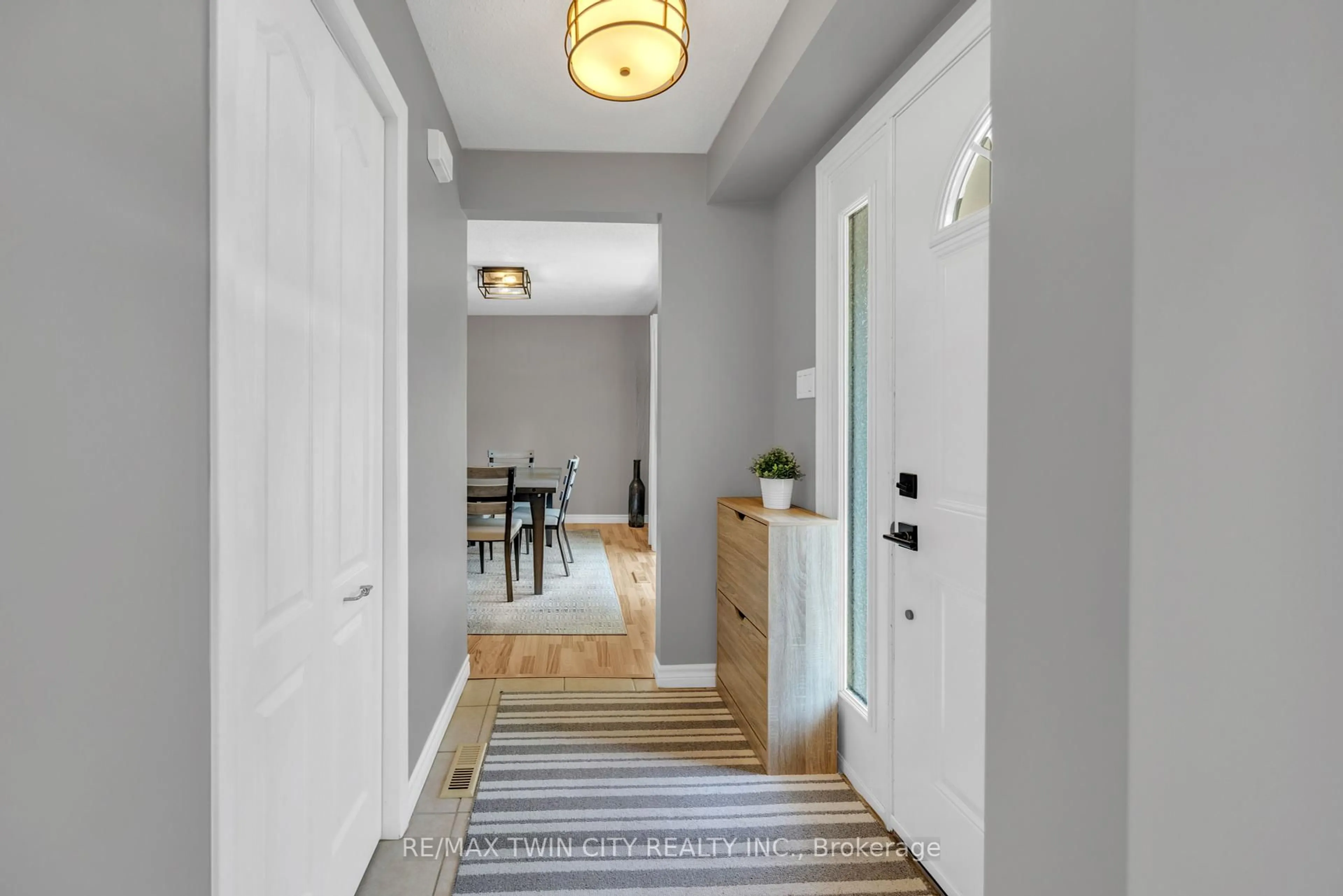 Indoor entryway for 14 Williamsburg Rd #54, Kitchener Ontario N2E 1W1