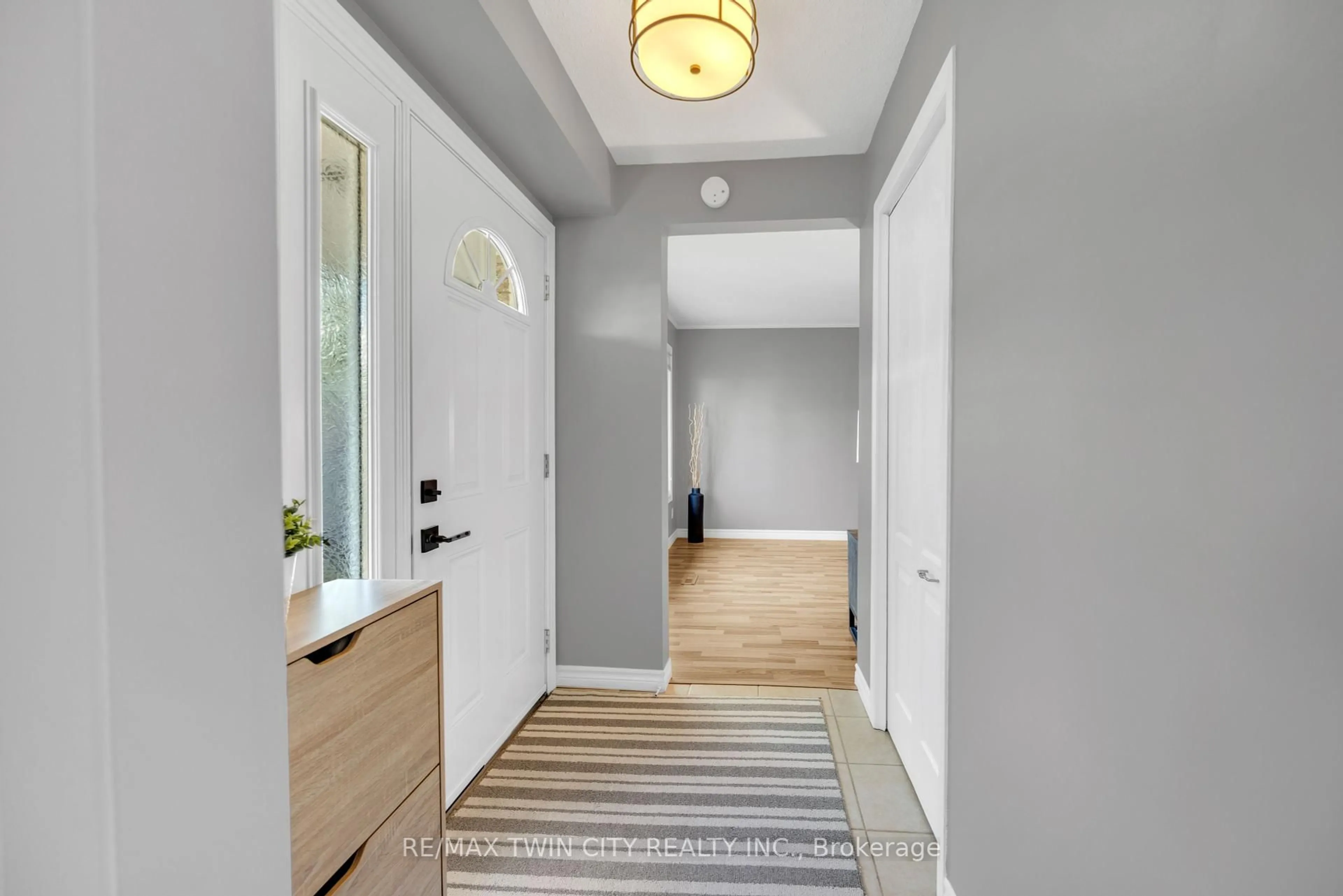 Indoor entryway for 14 Williamsburg Rd #54, Kitchener Ontario N2E 1W1