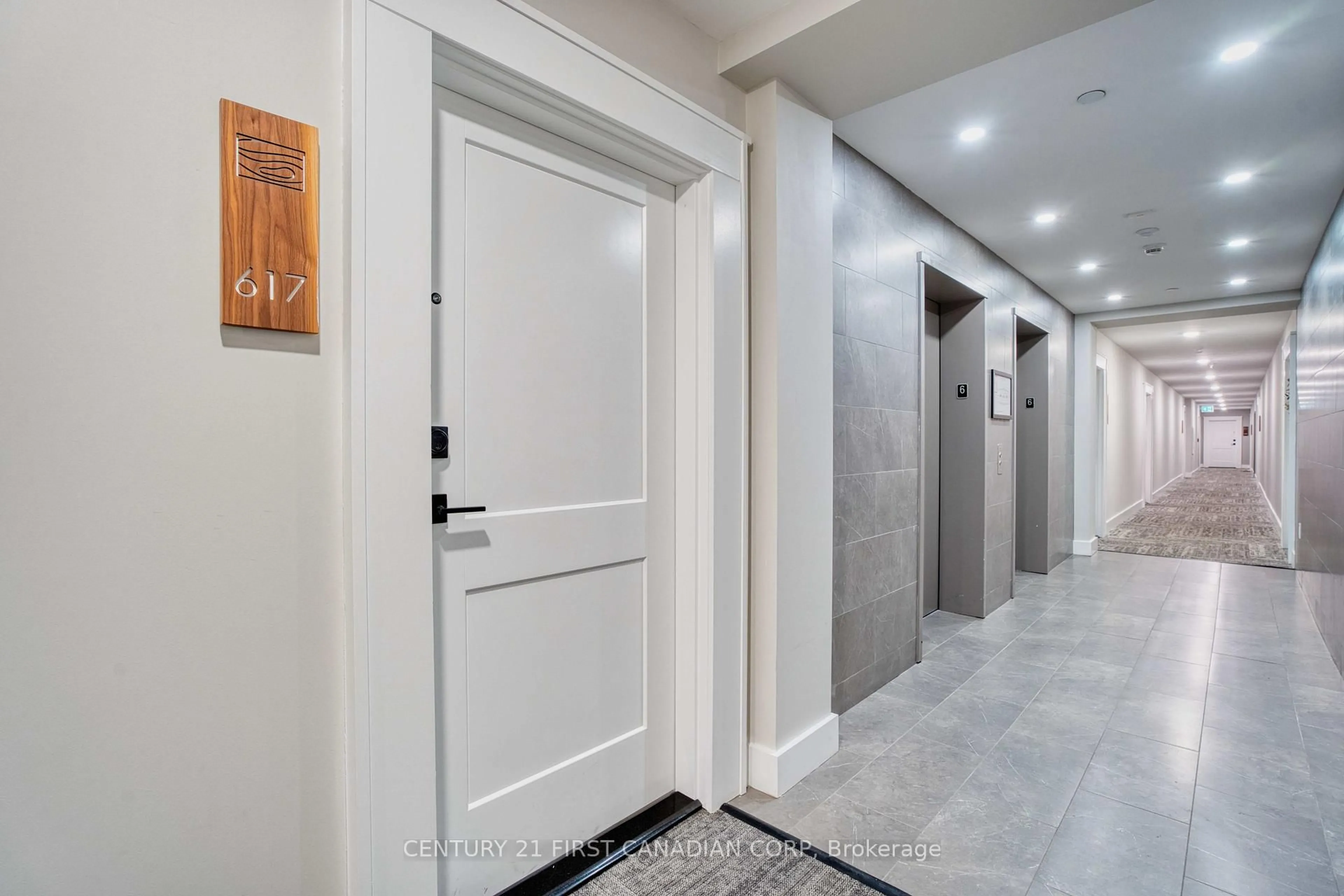 Indoor entryway for 480 Callaway Rd #617, London North Ontario N6G 0N8