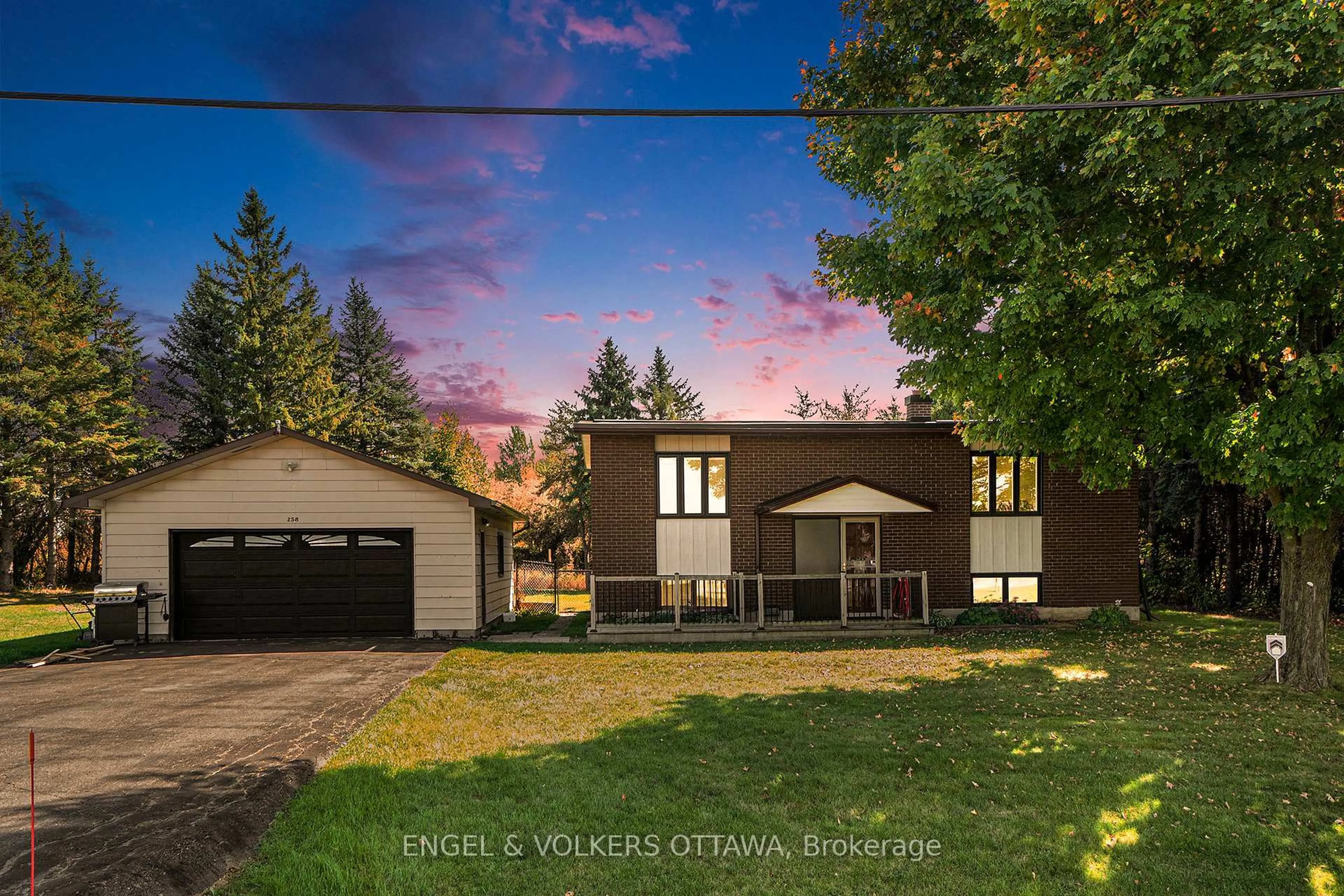 A pic from outside/outdoor area/front of a property/back of a property/a pic from drone, water/lake/river/ocean view for 258 Herrick Drive, Rr#1, Arnprior Dr, Ottawa Ontario K7S 3G7