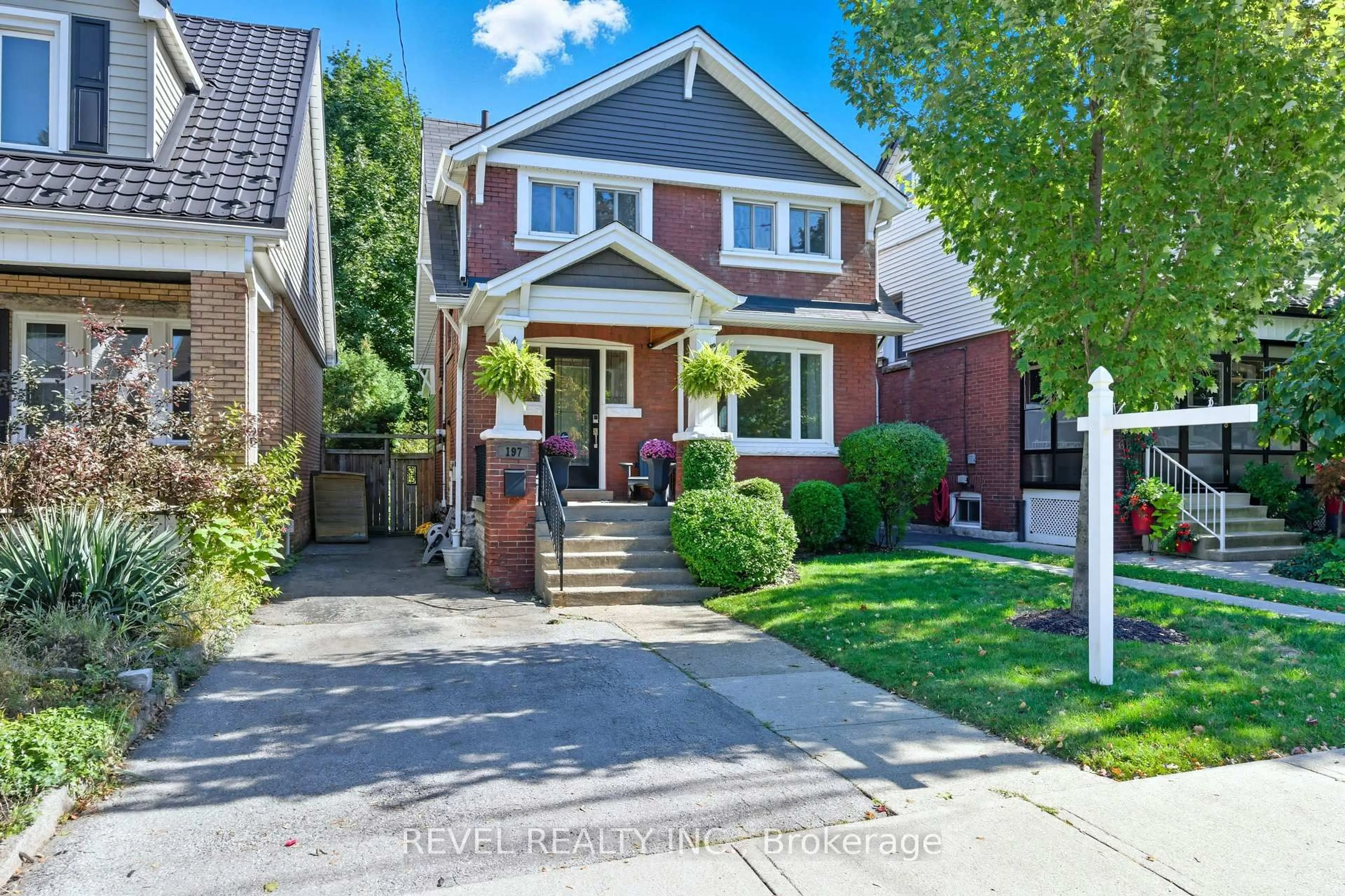 Home with brick exterior material, street for 197 Balmoral Ave, Hamilton Ontario L8M 3K5