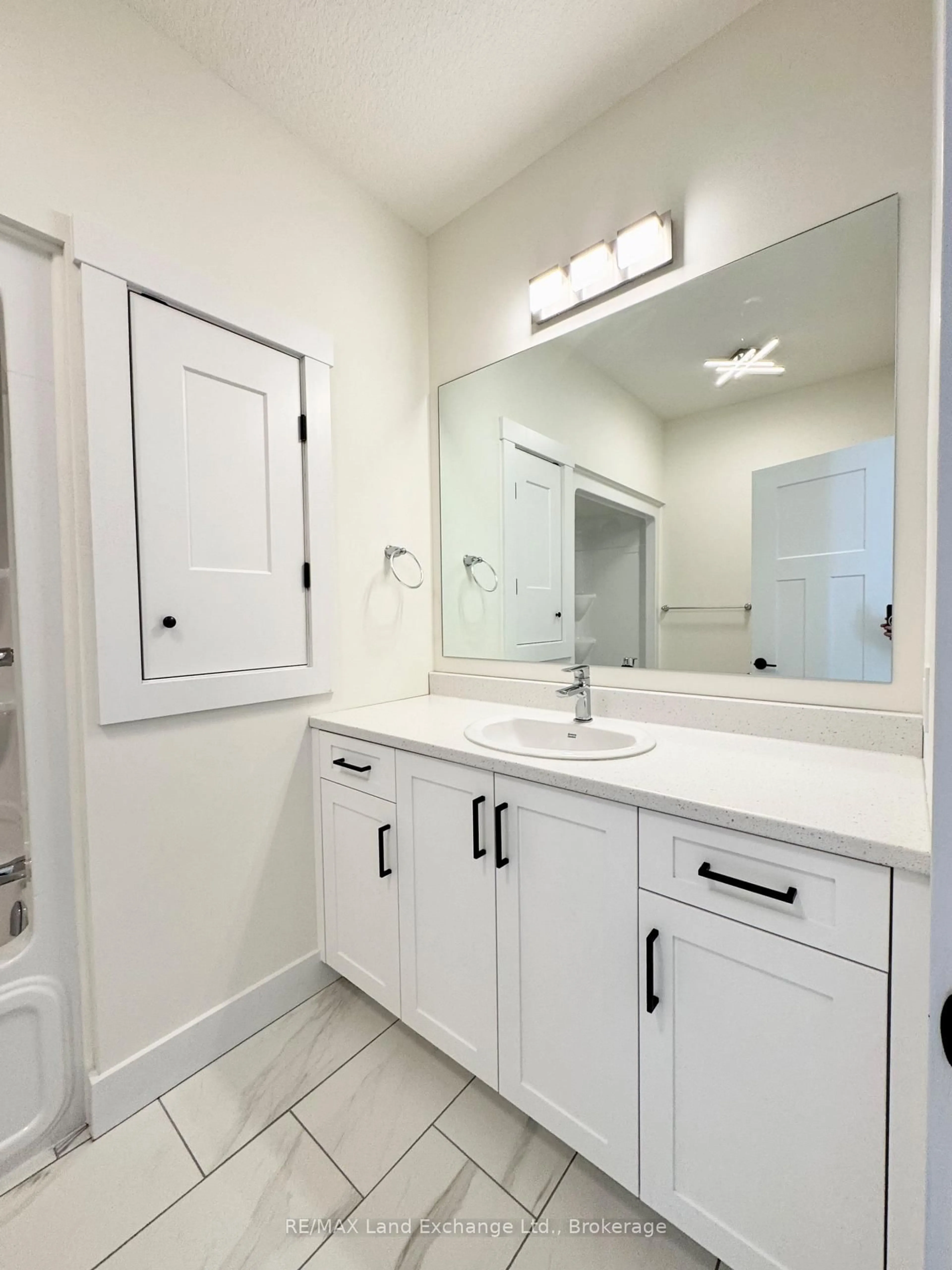 Contemporary bathroom, ceramic/tile floor for 4829 BRUCE ROAD 3, Saugeen Shores Ontario N0H 2C7