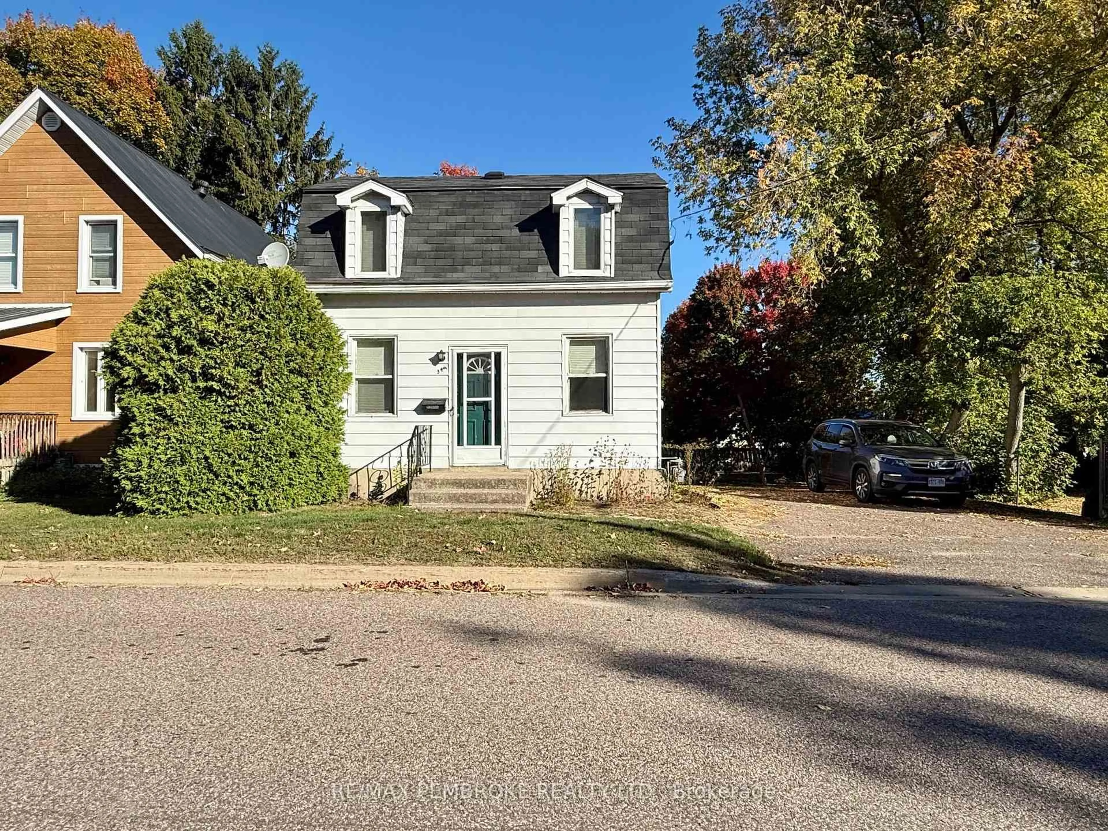 A pic from outside/outdoor area/front of a property/back of a property/a pic from drone, street for 349 Esther St, Pembroke Ontario K8A 3C9