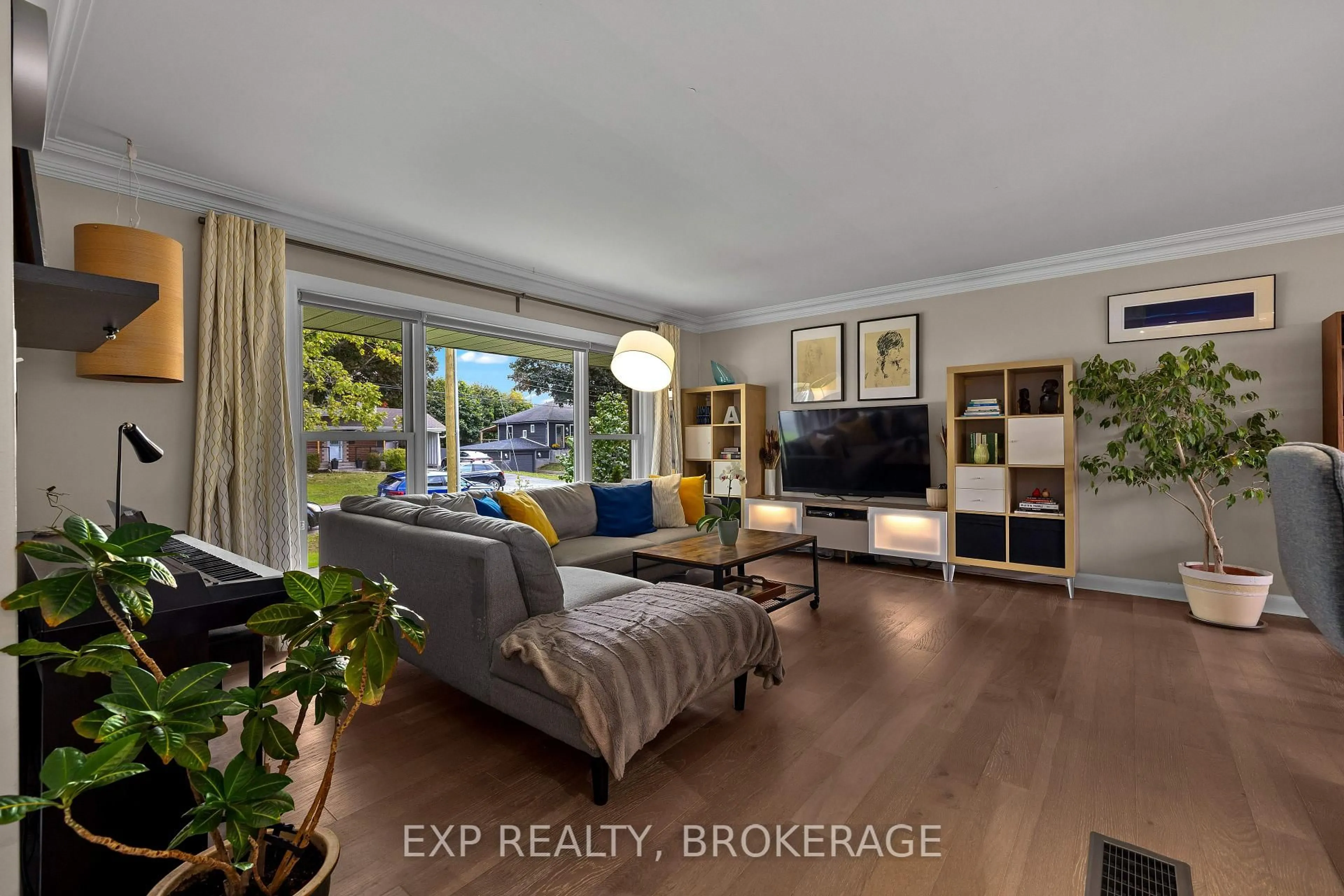 Living room with furniture, unknown for 57 Lakeview Ave, Kingston Ontario K7M 3T4