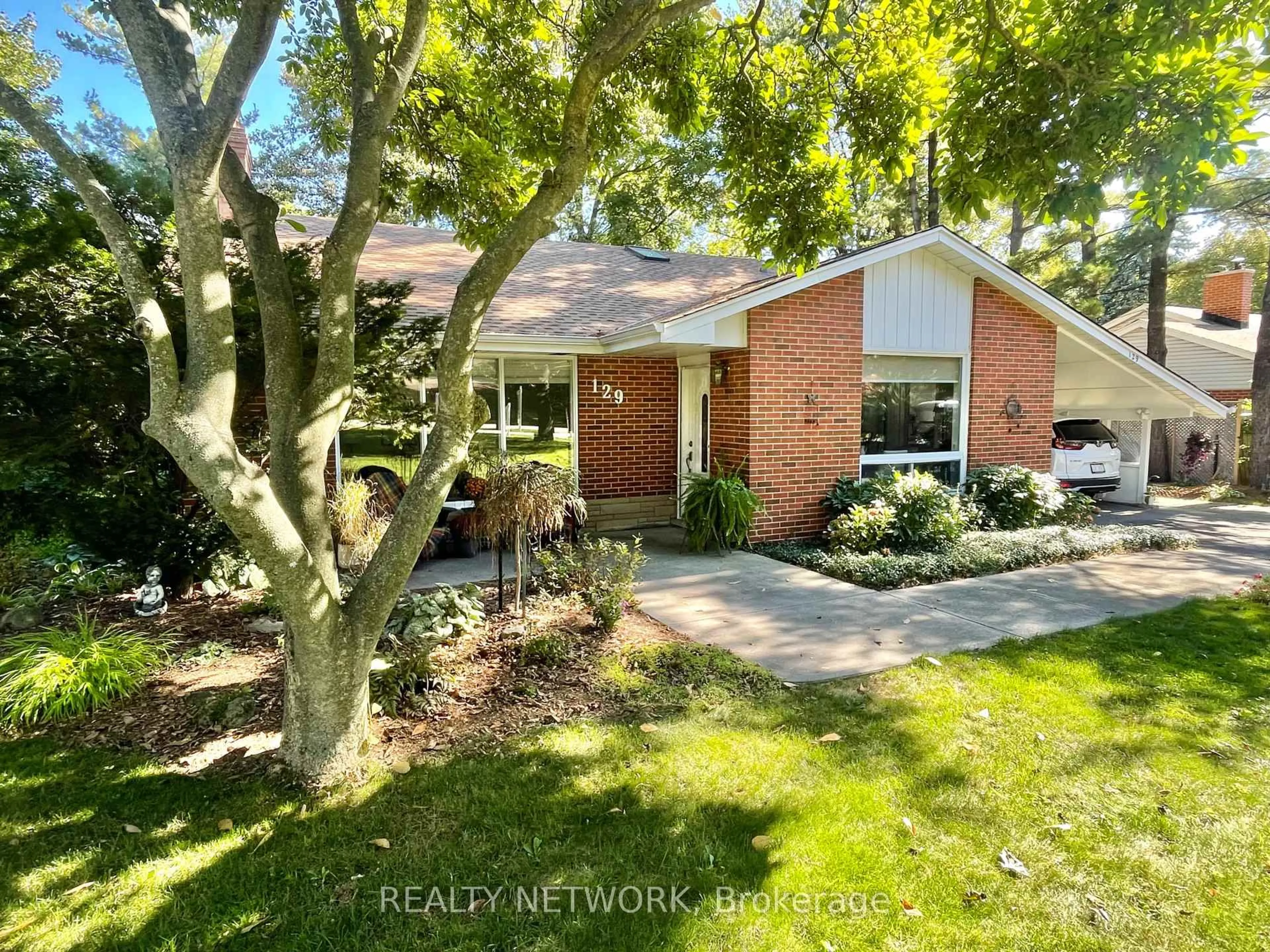 Home with brick exterior material, street for 129 Oneida Blvd, Hamilton Ontario L9G 3C7