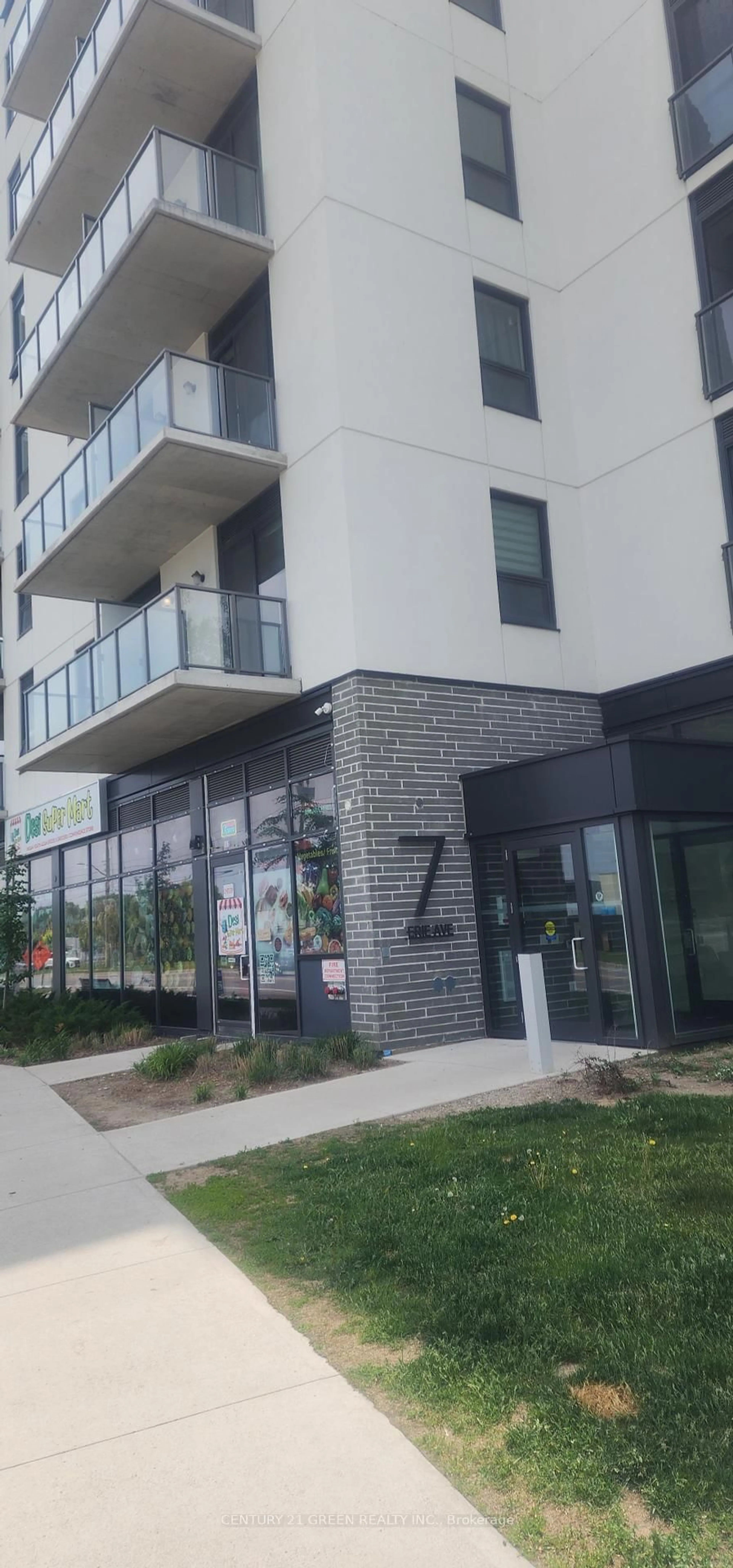 Indoor foyer for 7 Erie Ave #506, Brantford Ontario N3S 2E7