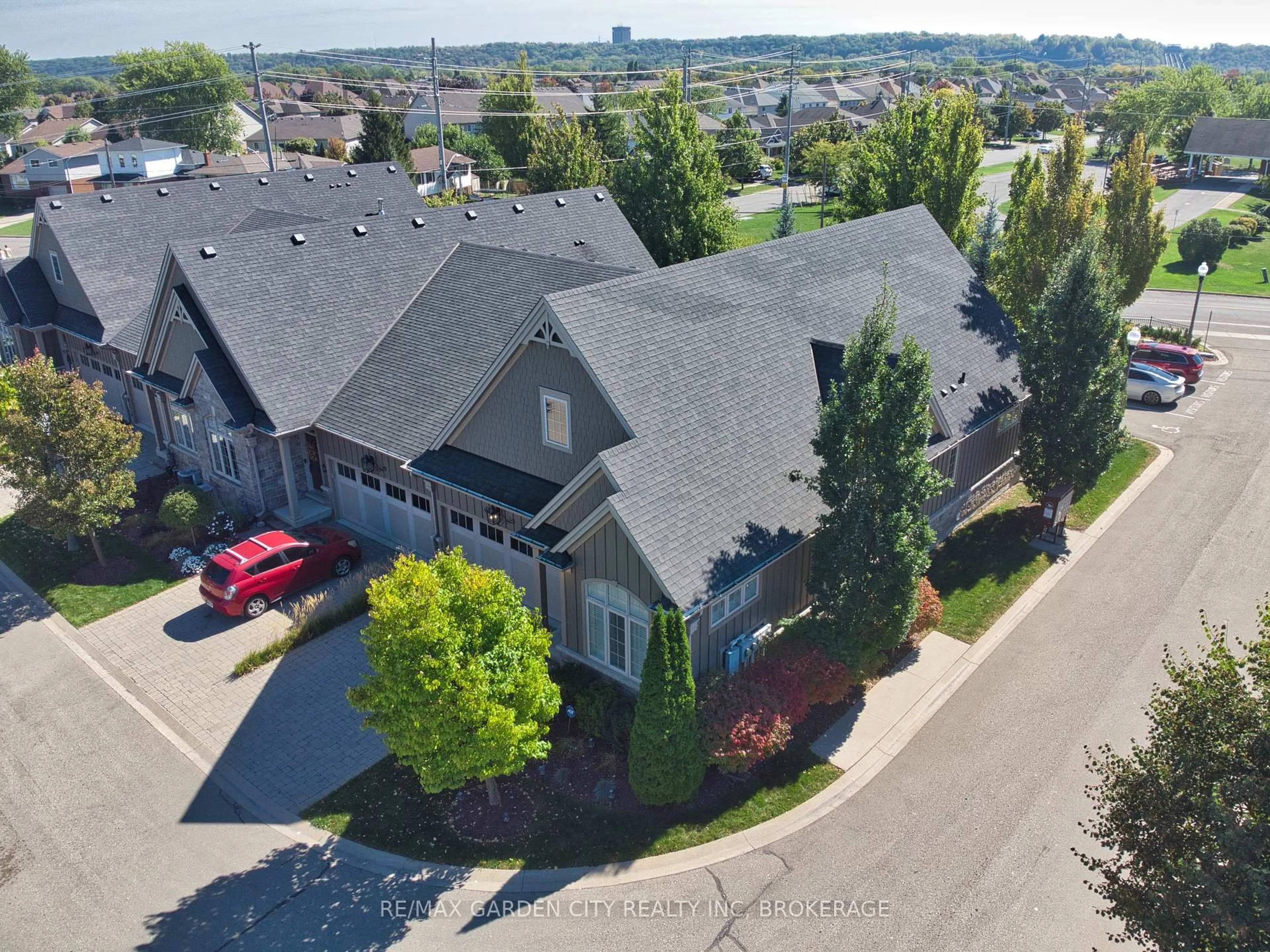 A pic from outside/outdoor area/front of a property/back of a property/a pic from drone, street for 215 Vansickle Rd #15, St. Catharines Ontario L2S 0E3