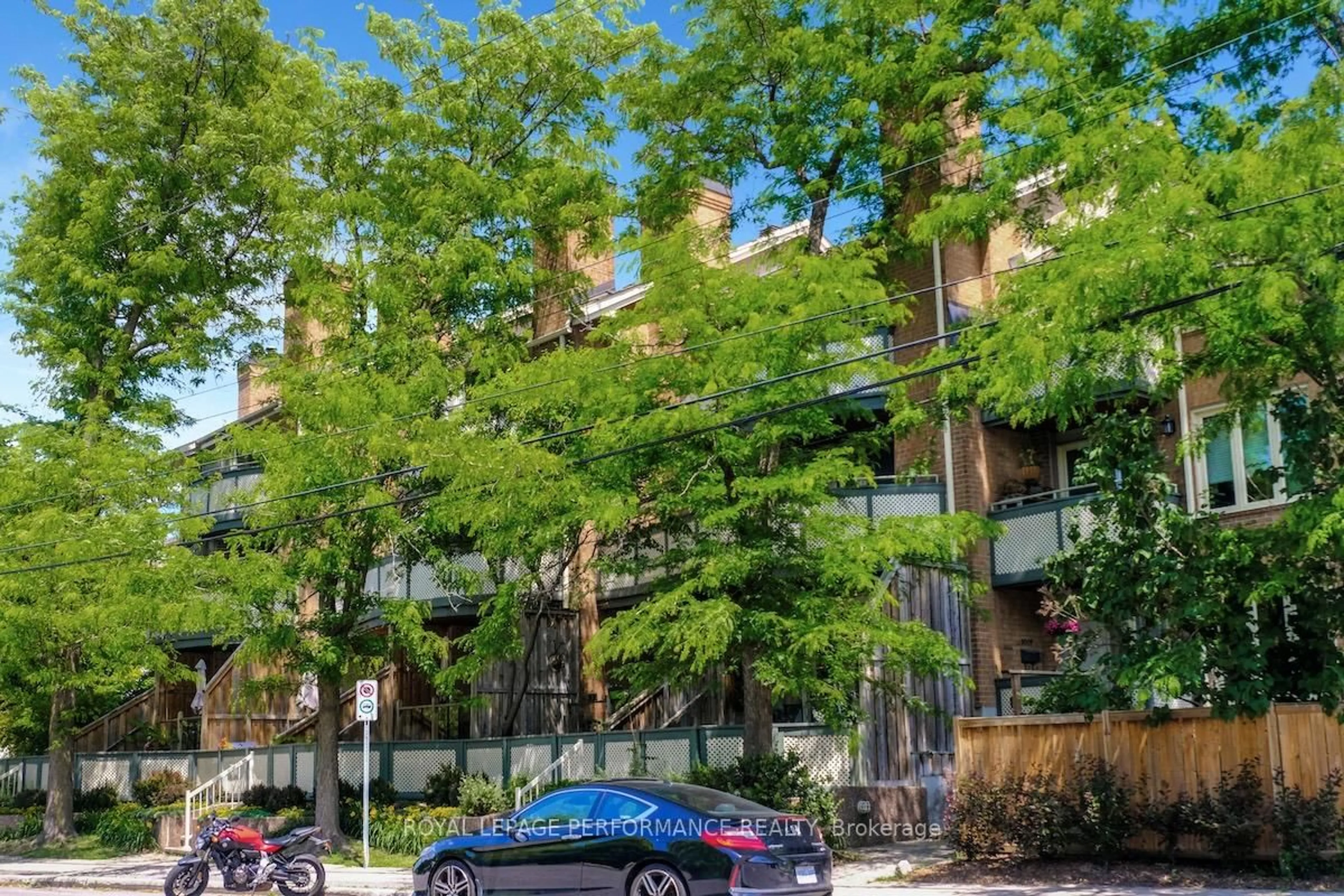 Patio, street for 2 Columbus Ave #3, Ottawa Ontario K1K 1R3
