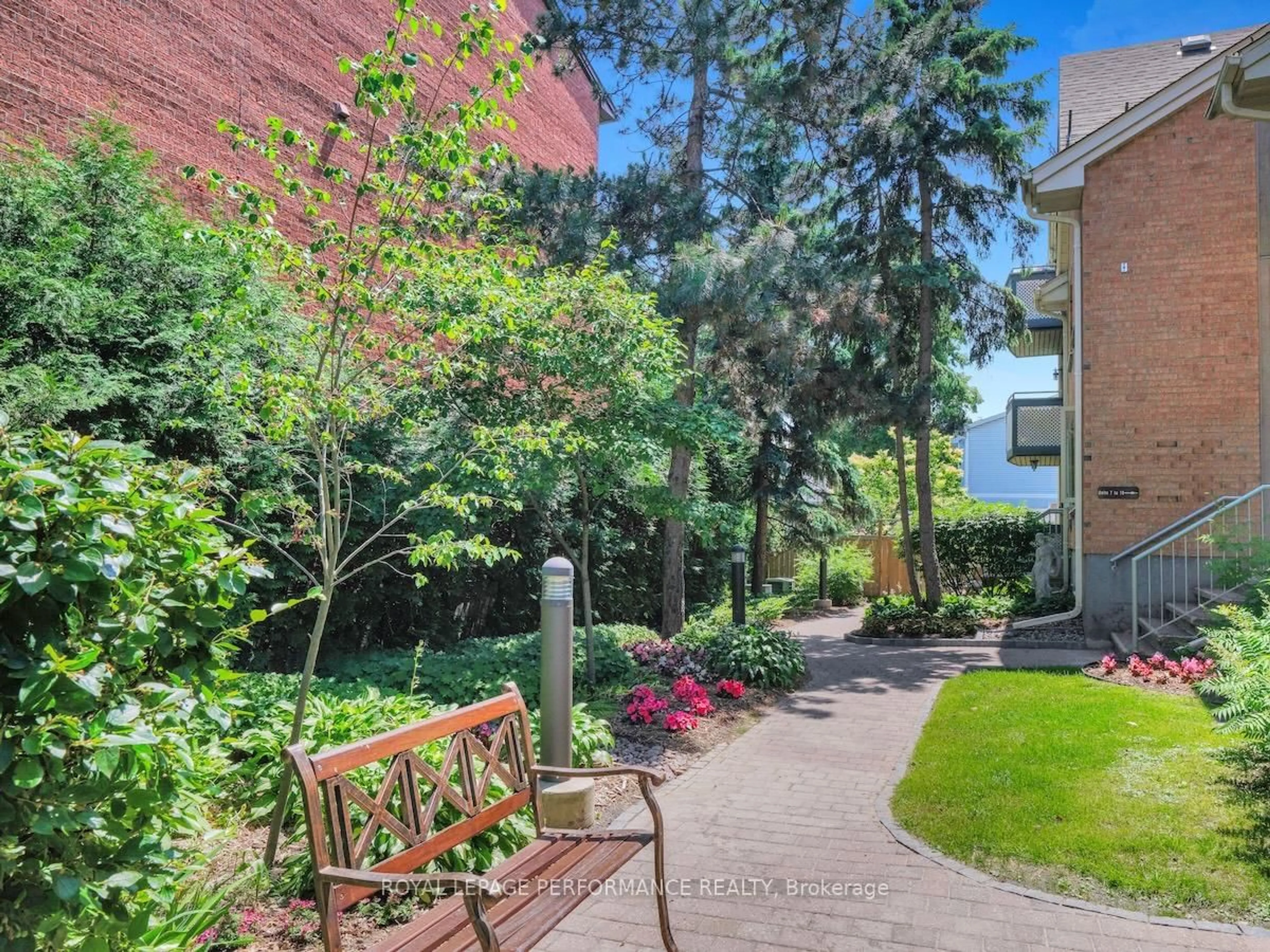 Patio, street for 2 Columbus Ave #3, Ottawa Ontario K1K 1R3