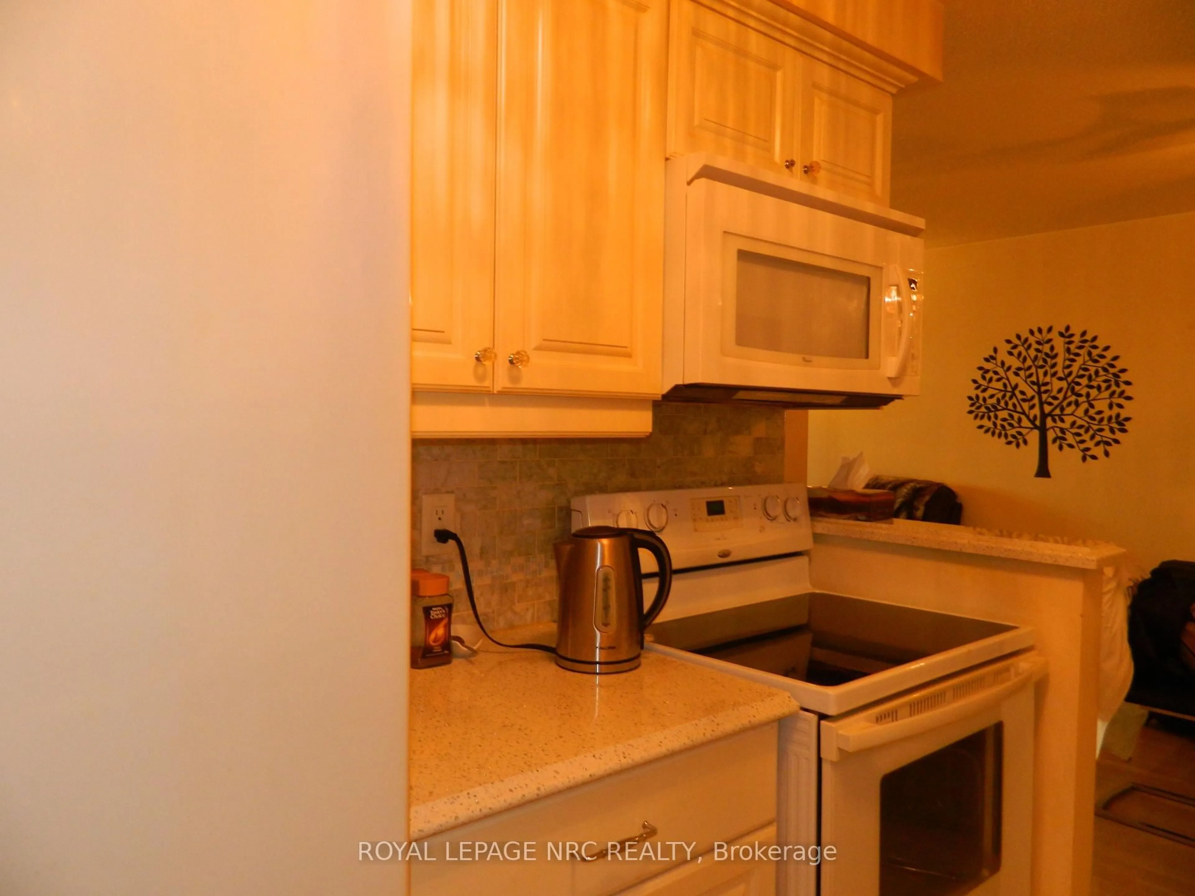 Standard kitchen, unknown for 276 Oakdale Ave #201, St. Catharines Ontario L2P 3S5