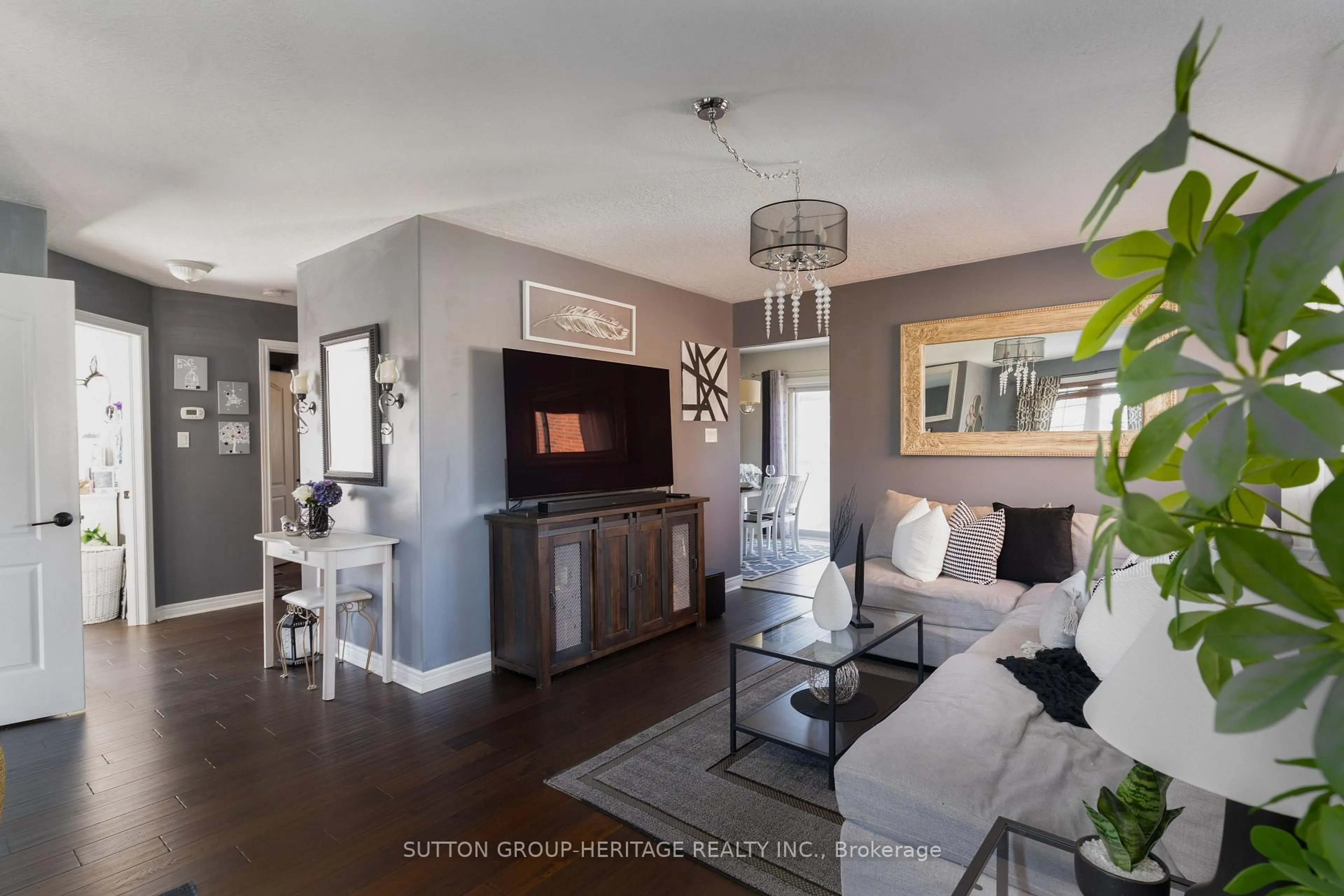 Living room with furniture, unknown for 99 SWEETNAM Dr, Kawartha Lakes Ontario K9V 0A6