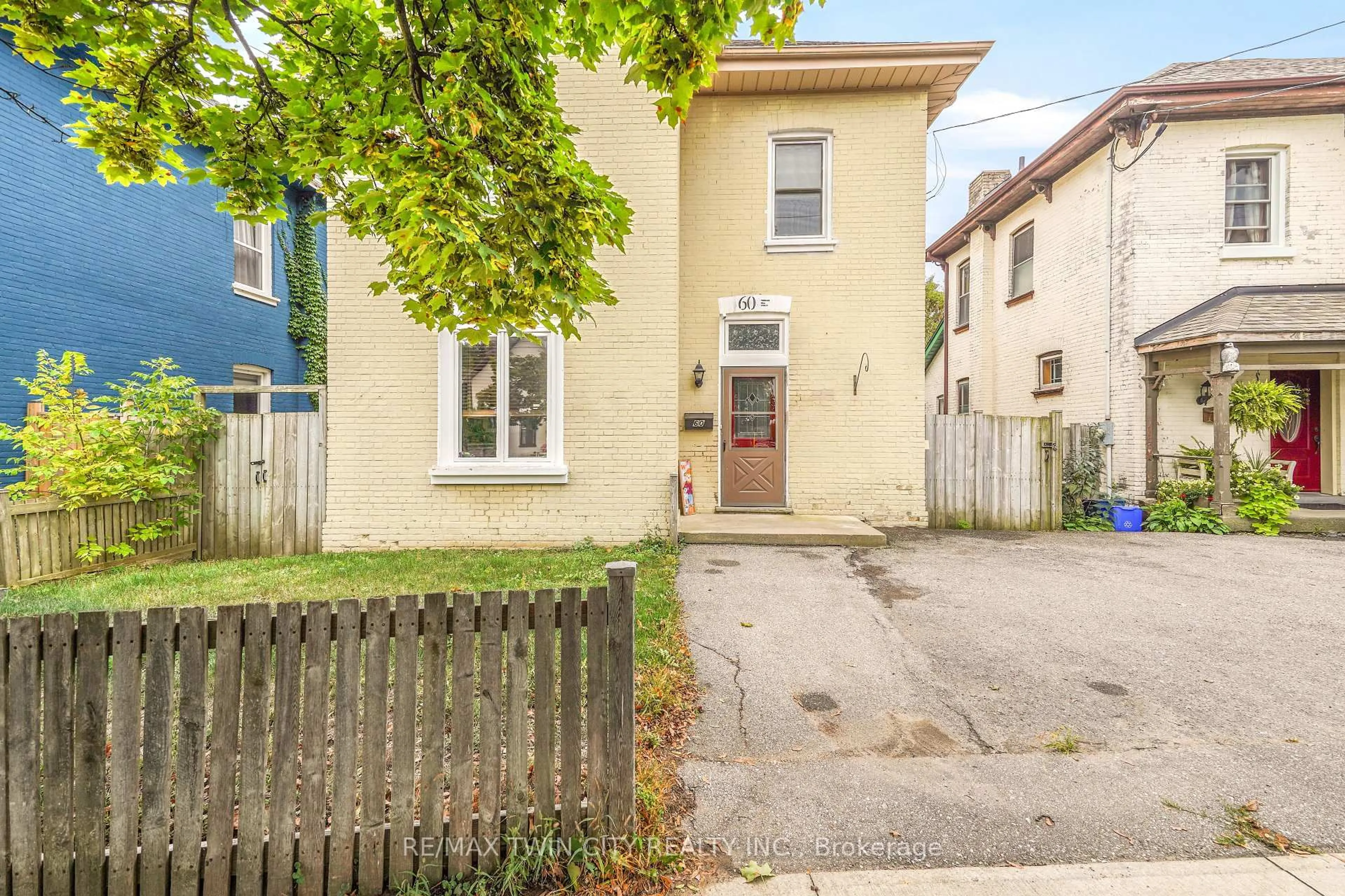 A pic from outside/outdoor area/front of a property/back of a property/a pic from drone, street for 60 Terrace Hill St, Brantford Ontario N3R 1G1