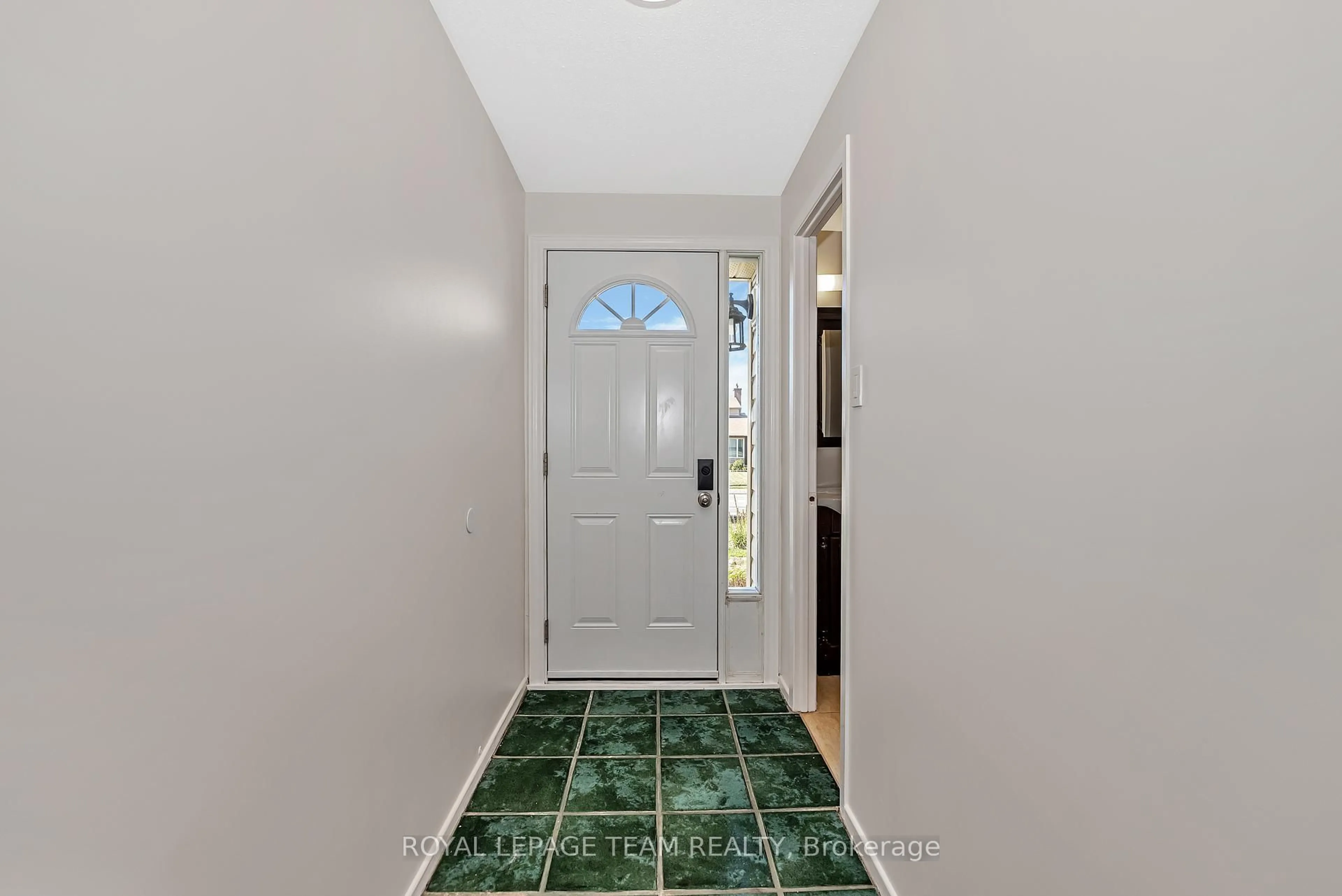 Indoor entryway for 31 Malvern Dr #10, Ottawa Ontario K2J 1M8