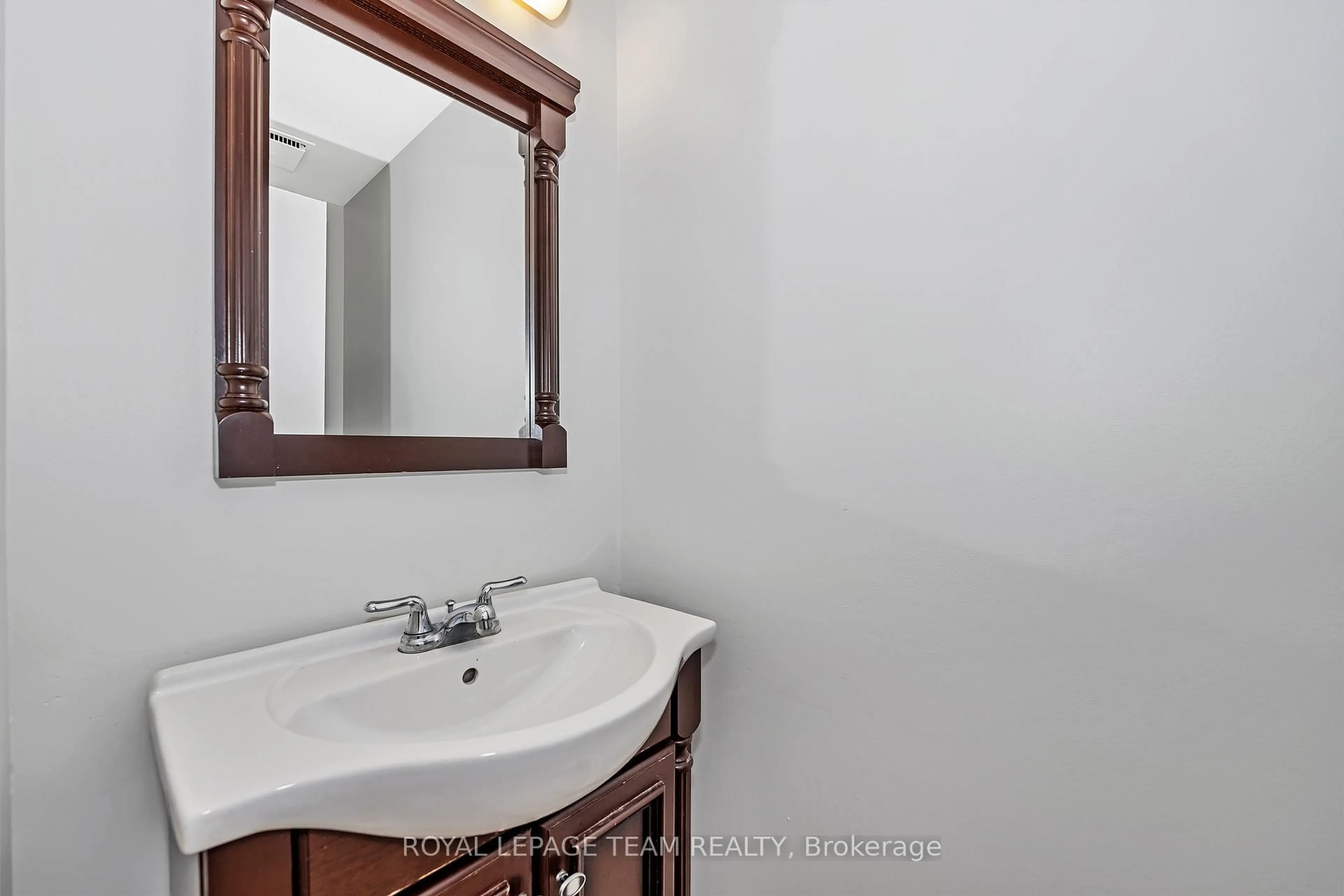 Standard bathroom, ceramic/tile floor for 31 Malvern Dr #10, Ottawa Ontario K2J 1M8