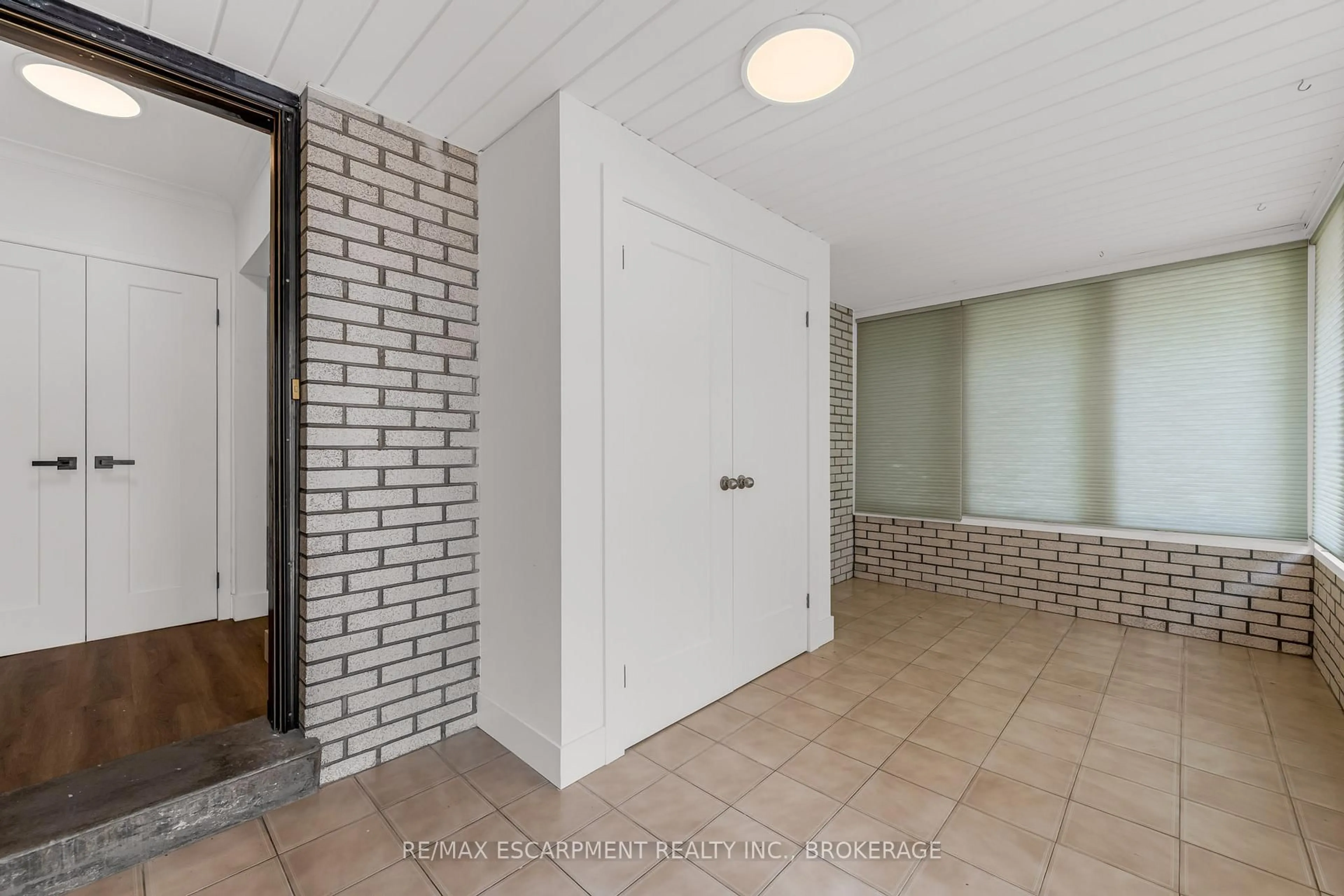 Indoor entryway for 4252 William St, Lincoln Ontario L0R 1B0