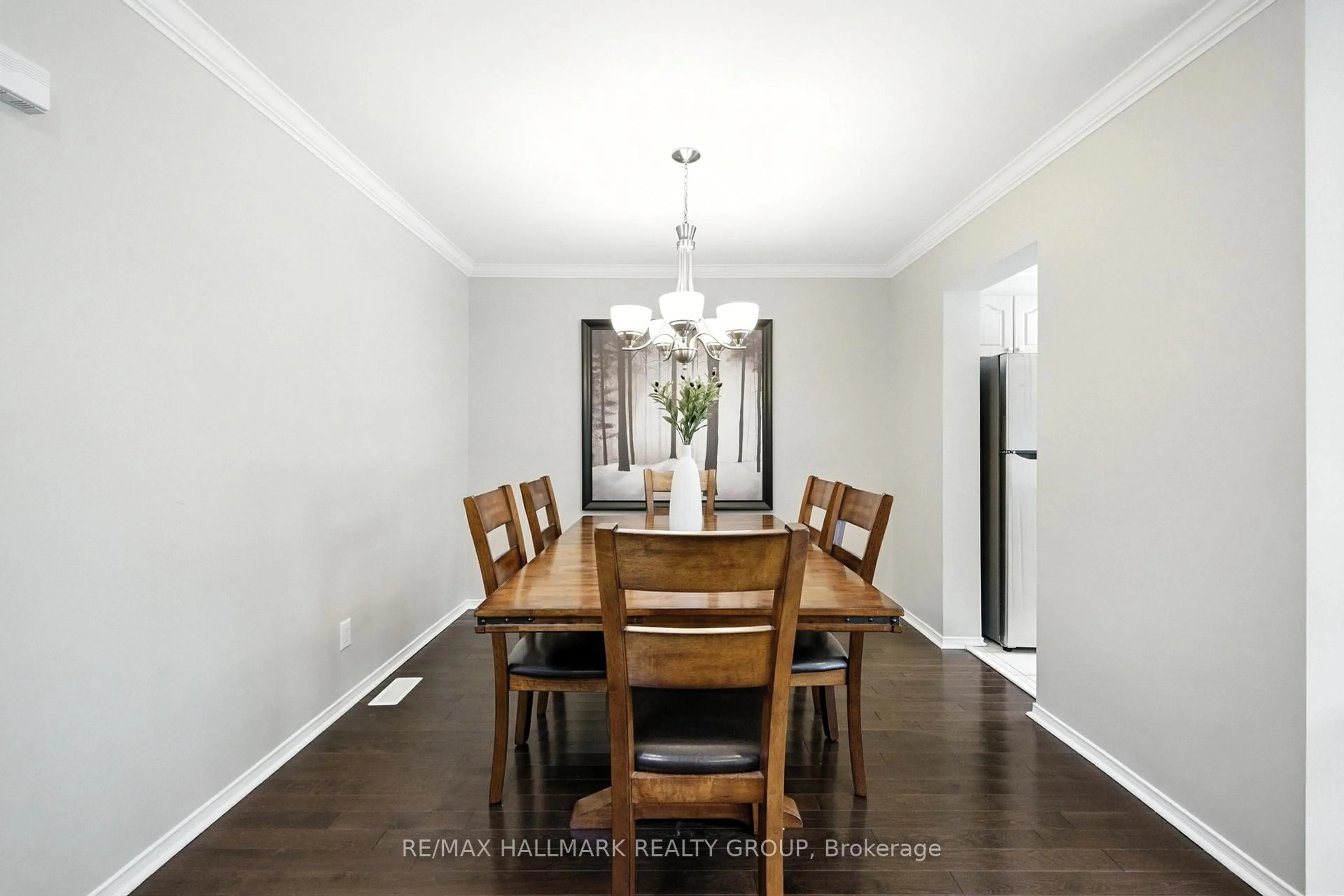 Dining room, wood/laminate floor for 6272 Sablewood Pl, Ottawa Ontario K1C 7M5