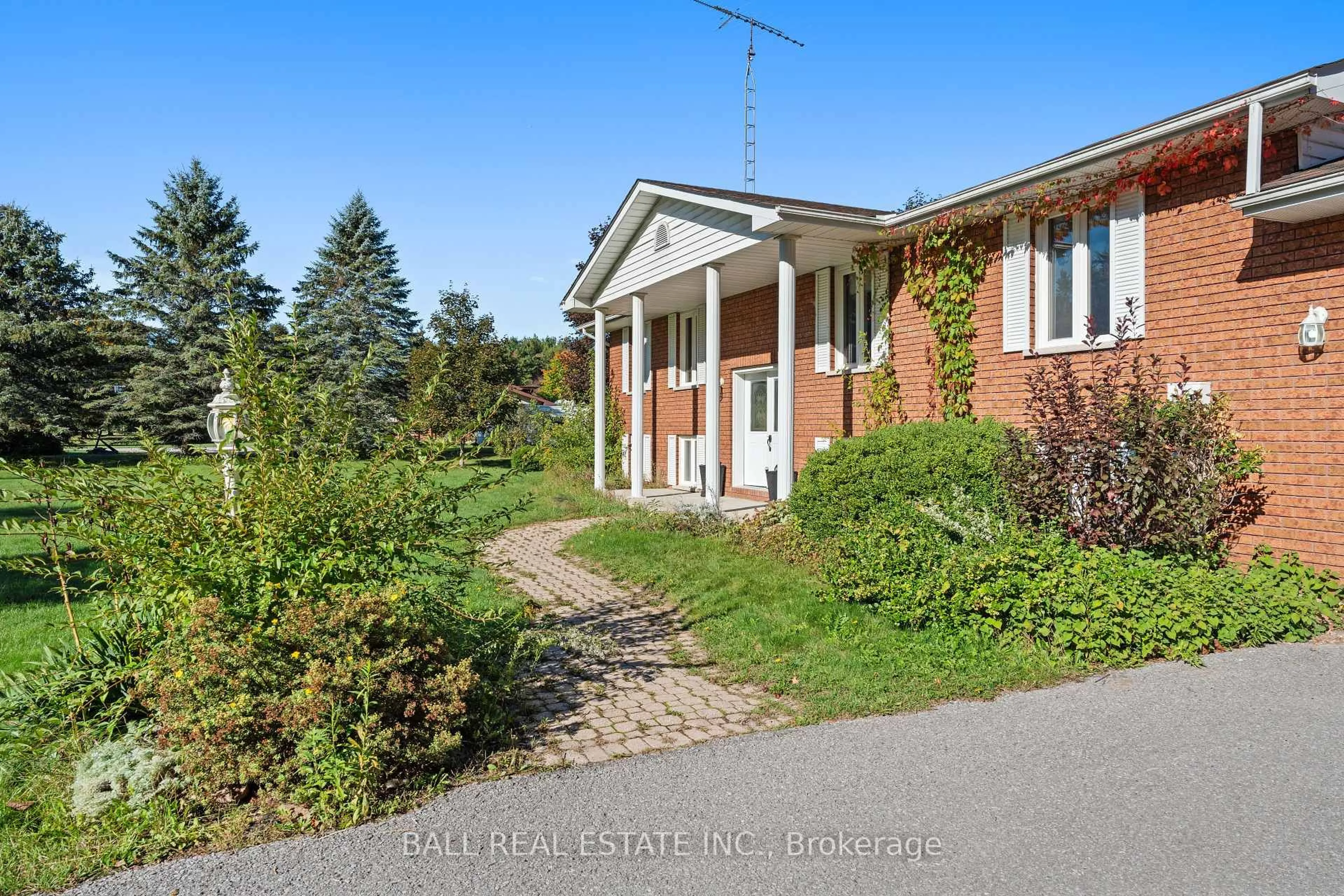 A pic from outside/outdoor area/front of a property/back of a property/a pic from drone, street for 732 Ford Cres, Cavan Monaghan Ontario L0A 1C0