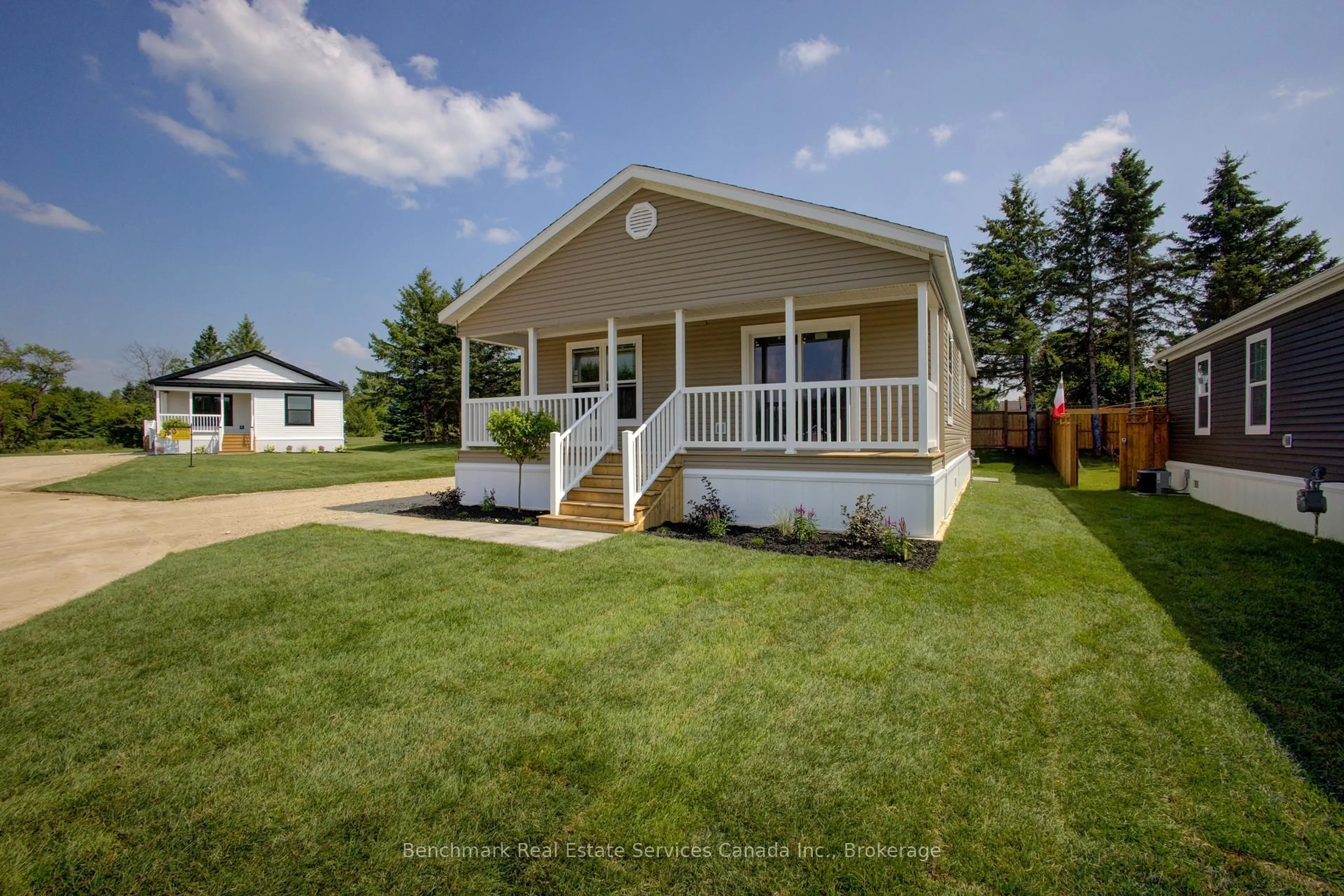 Home with vinyl exterior material, unknown for 210 Spruce Dr, West Grey Ontario N4N 3B8